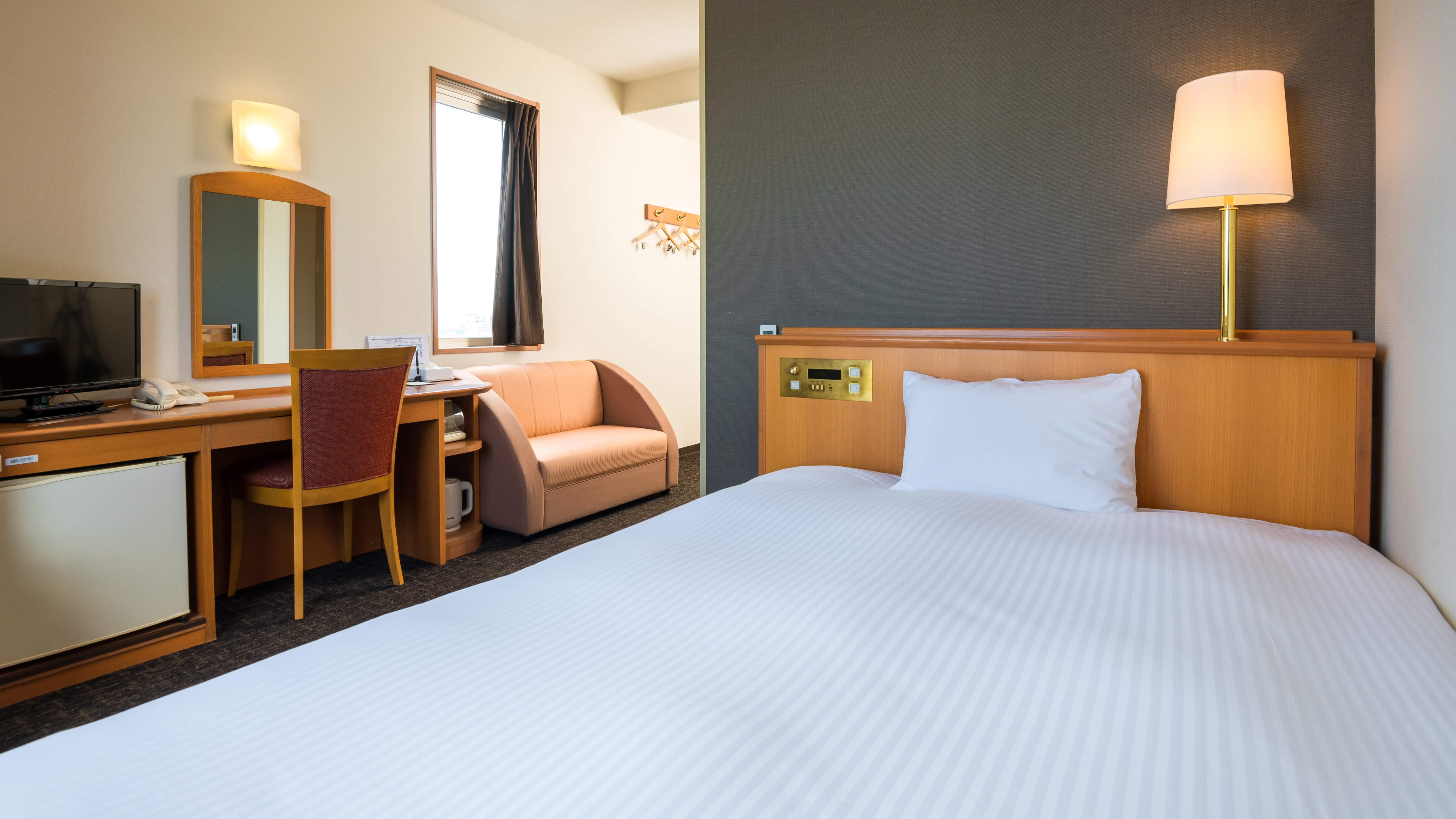 ห้องเดี่ยวกว้าง (ห้องมุม 20 ตรม.)