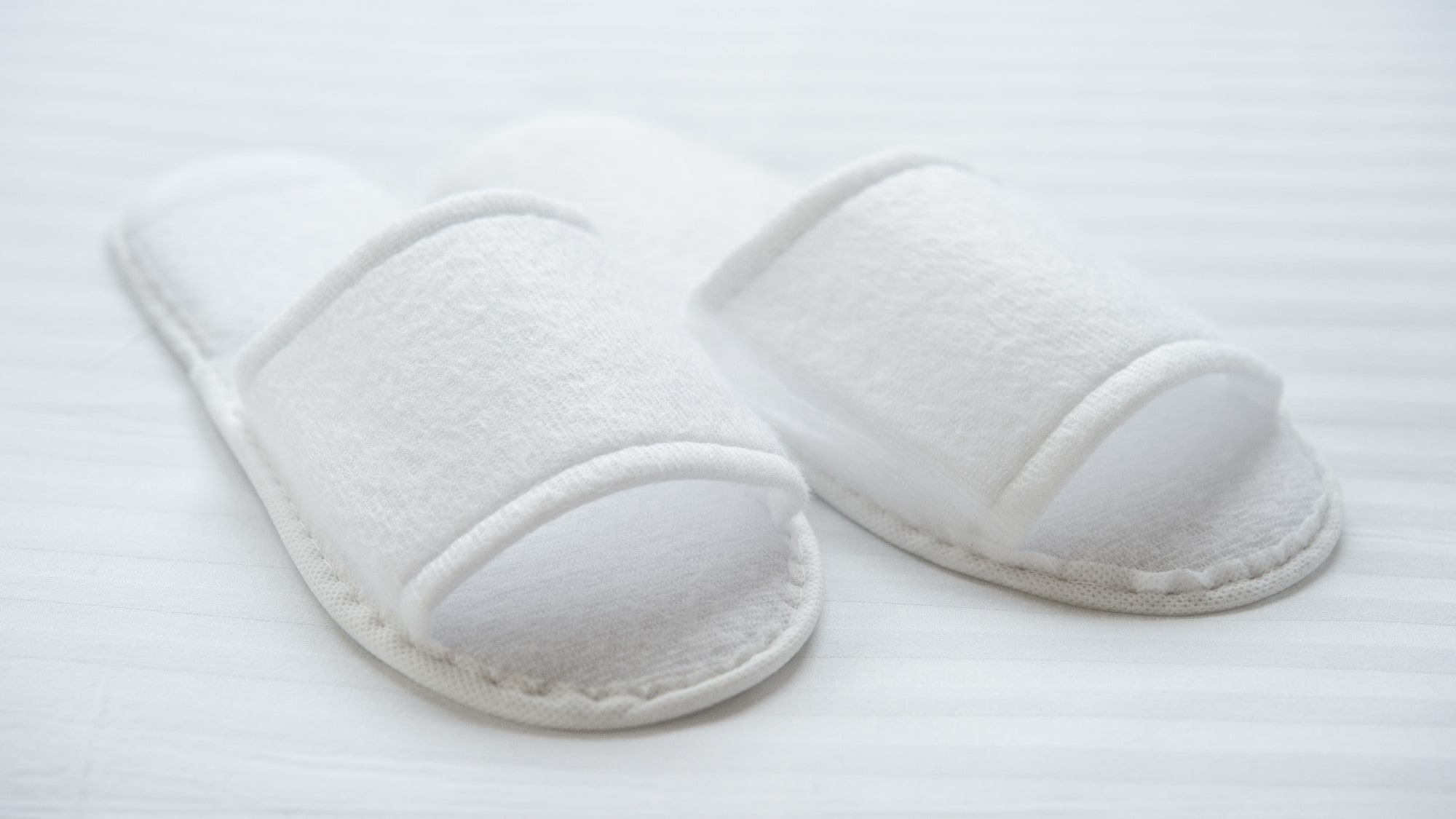 Disposable slippers (image)