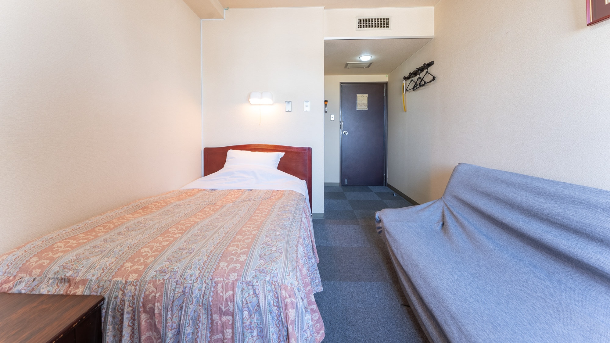 [Semi-double A] Smoking room with sofa (15 square meters)