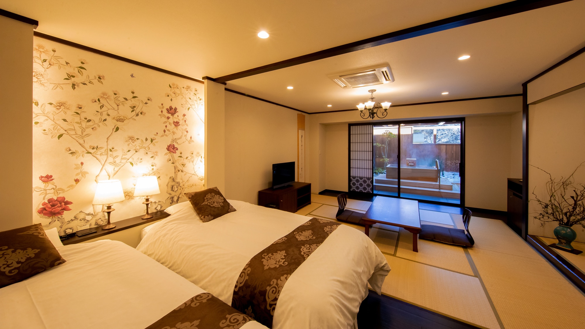 Miyama-tei ห้องพักแขกพร้อมที่อาบน้ำแบบเปิดโล่ง ◆ ห้องพักพร้อมอ่างอาบน้ำแบบเปิดโล่งพร้อมอ่างอาบน้ำแบบเปิดโล่งที่มีต้นไซเปรส Hinoki ที่เทแหล่งส่วนตัวเข้าไปในสวนทสึโบะของห้อง