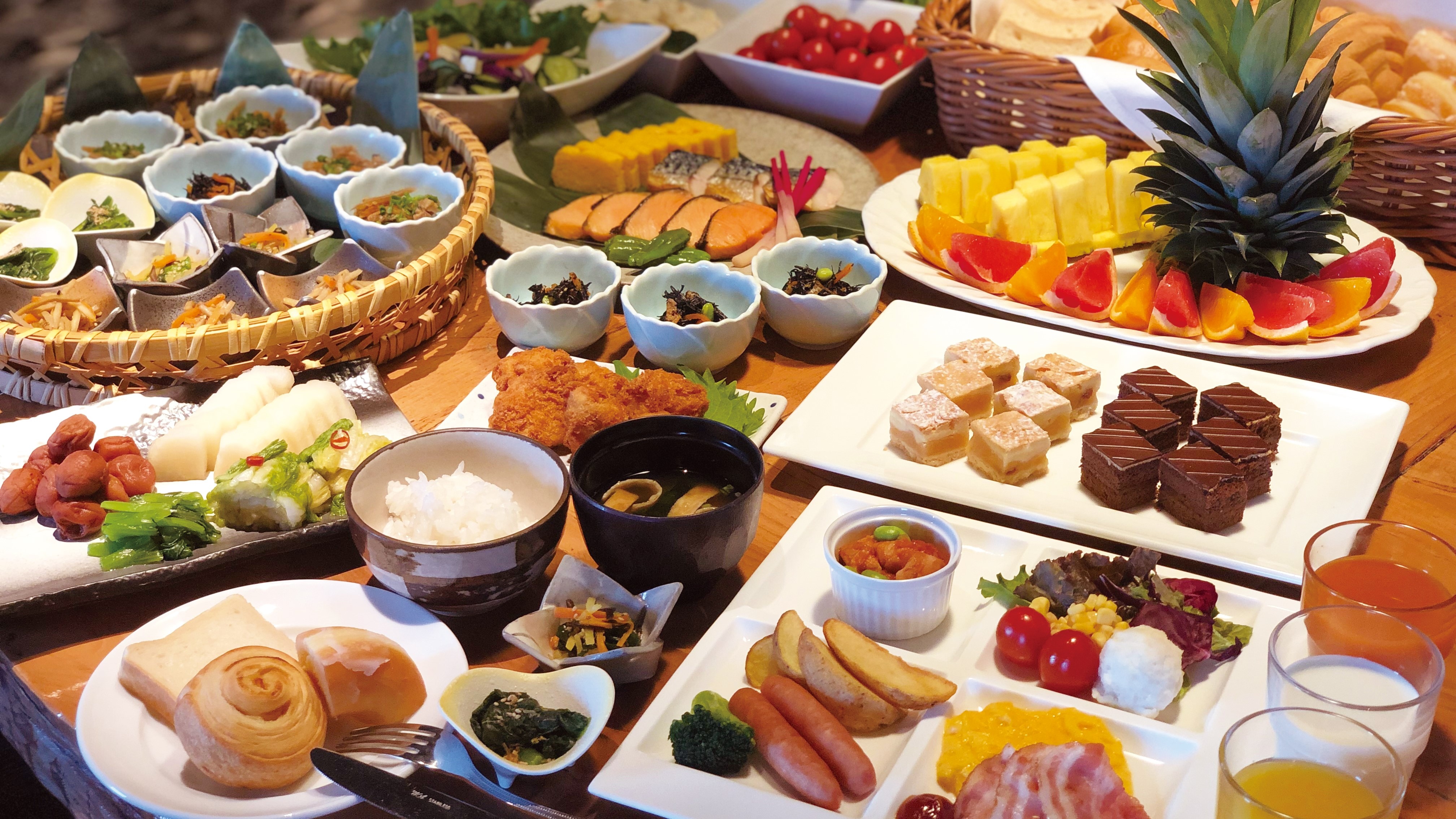 Breakfast: Japanese and Western buffet (example)