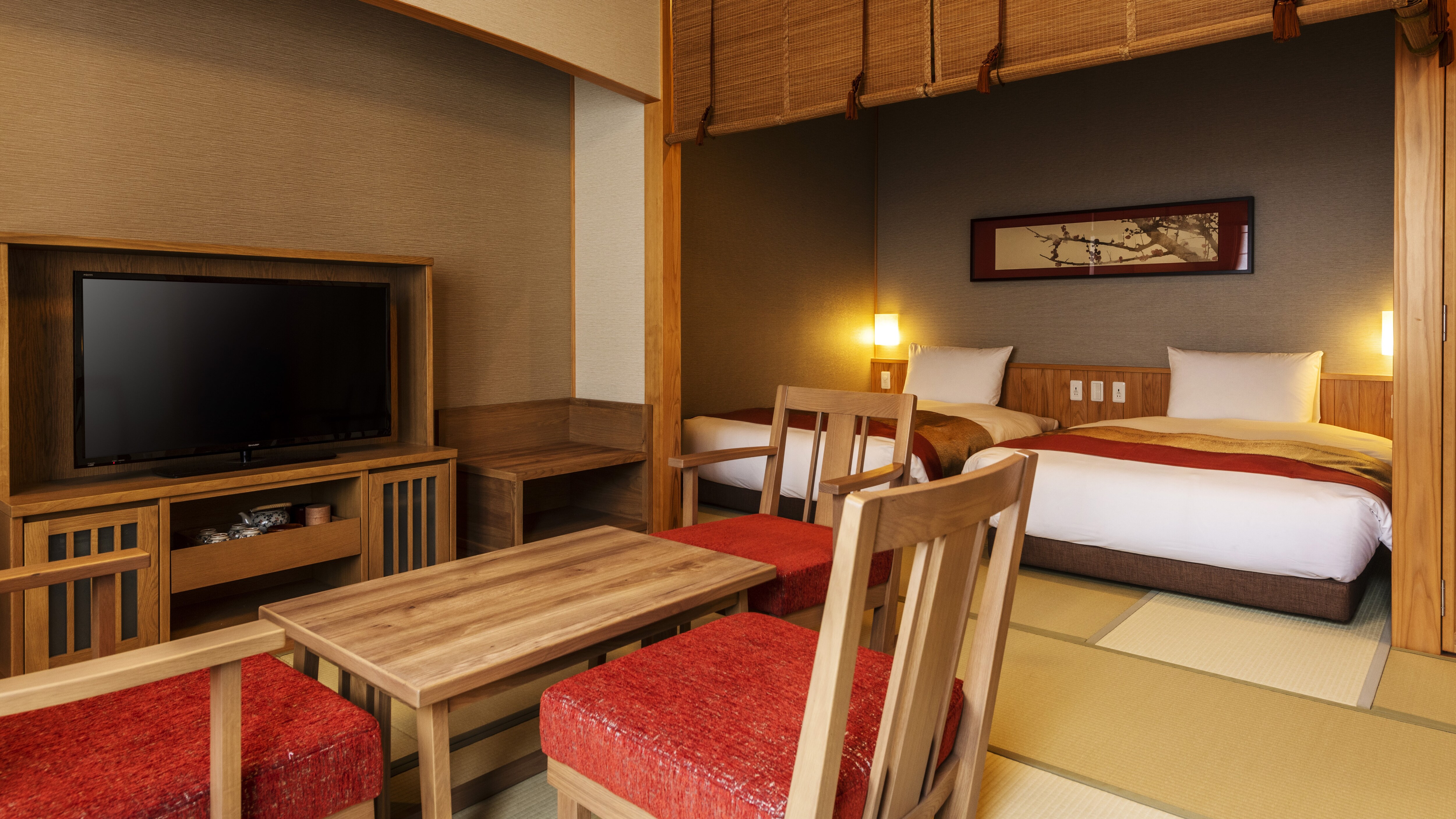 [Kumo no Za] Japanese-Western style room. Two beds and tatami space for you to relax in.