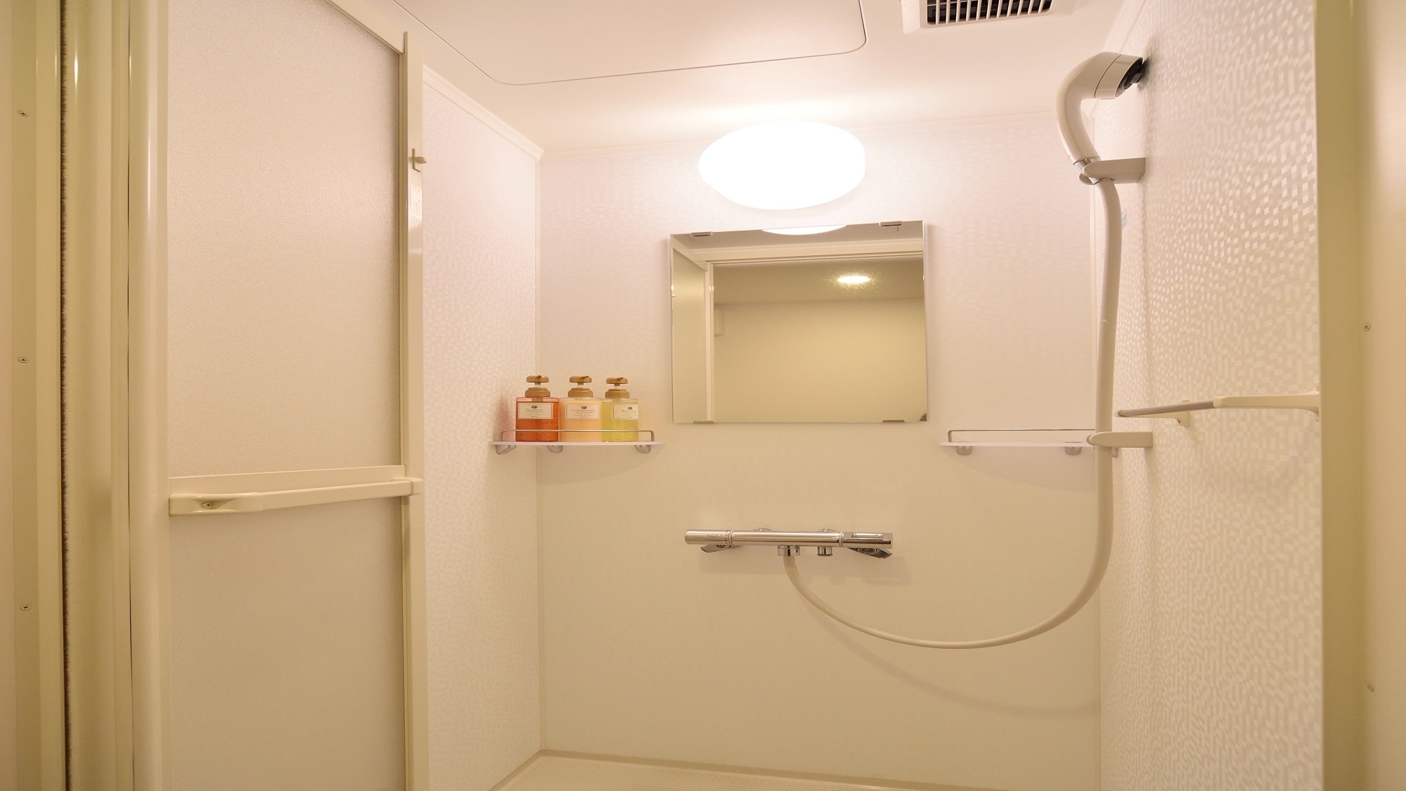 ◆ ตู้อาบน้ำฝักบัว (ห้องคู่, ห้องควีน, ห้องคอมฟอร์ท, ห้องเตียงแฝด)