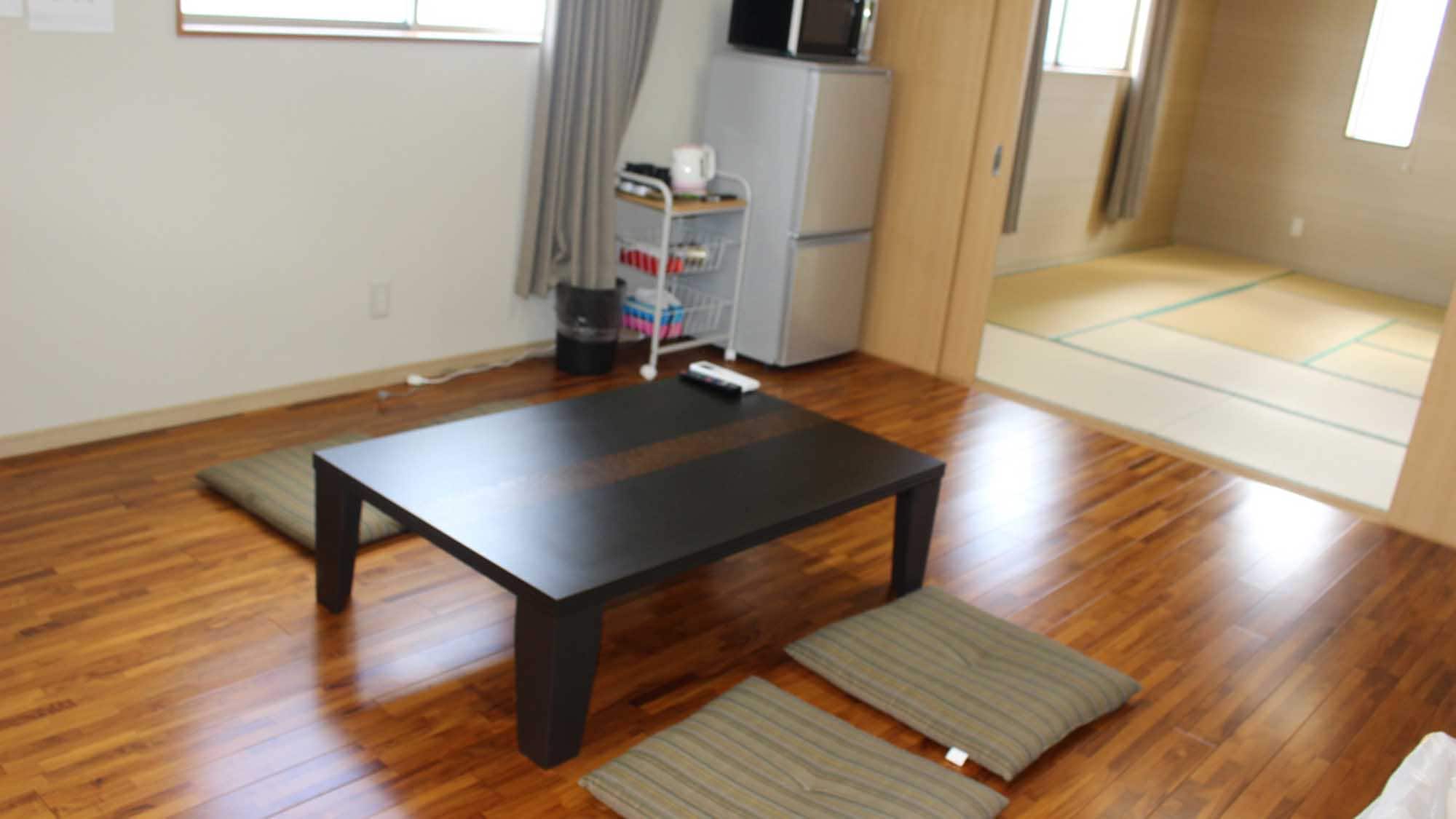 ・ [Japanese and Western rooms] Large and spacious rooms, recommended for groups and families!