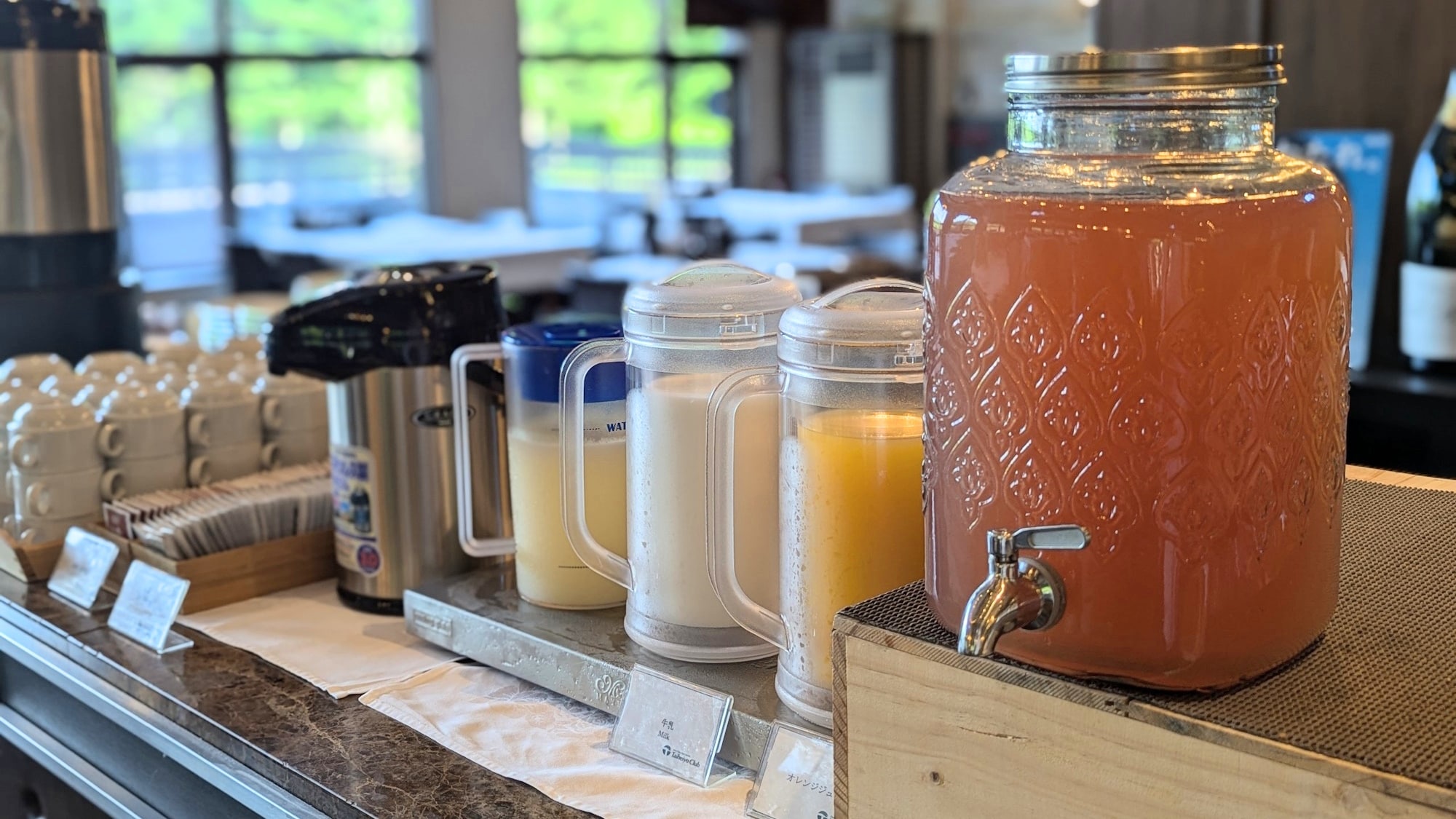 A breakfast buffet with a selection of Japanese and Western dishes *One example. A set menu may also be offered.