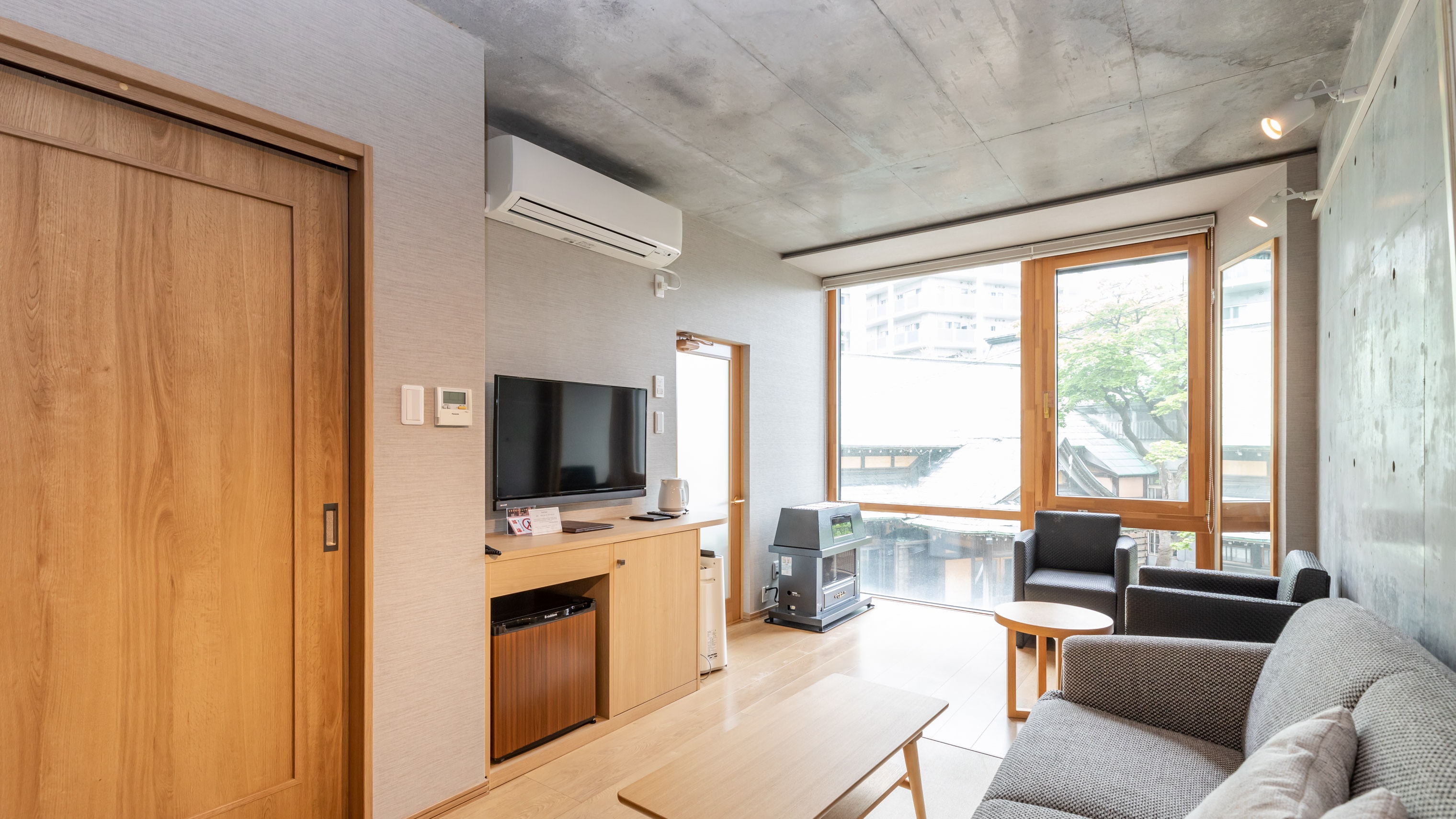 Living Suite (3 semi-double beds)