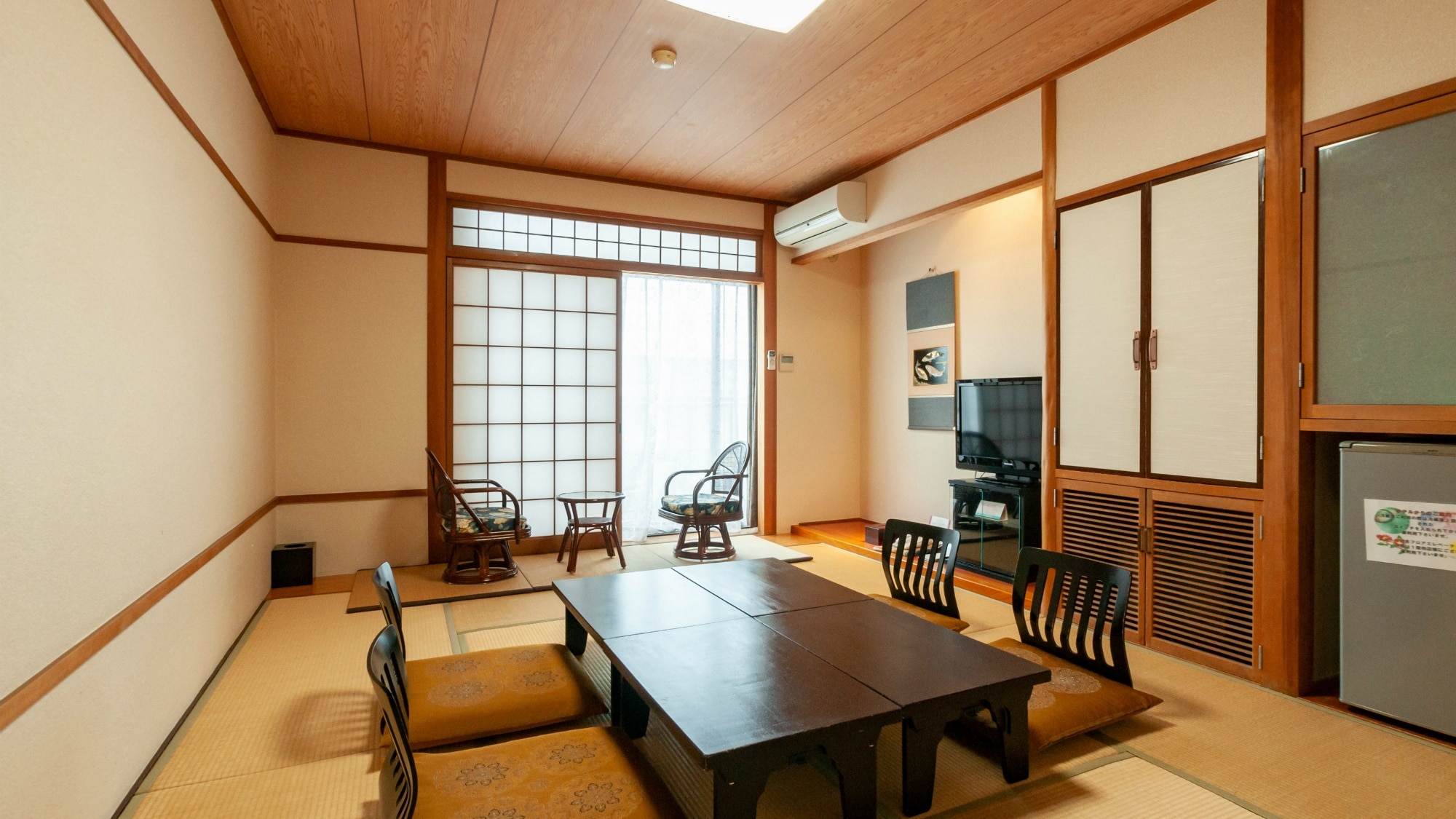 Main building Japanese-style room [with bath and toilet] A pure Japanese-style room with a calm atmosphere. Accommodation is welcome from one person.