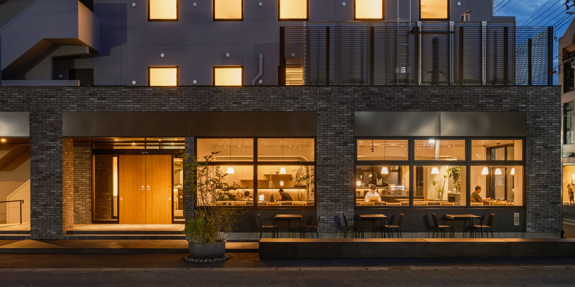 Located in the heart of Misawa City, blessed with a rich natural environment and an international atmosphere. There are also many restaurants nearby.