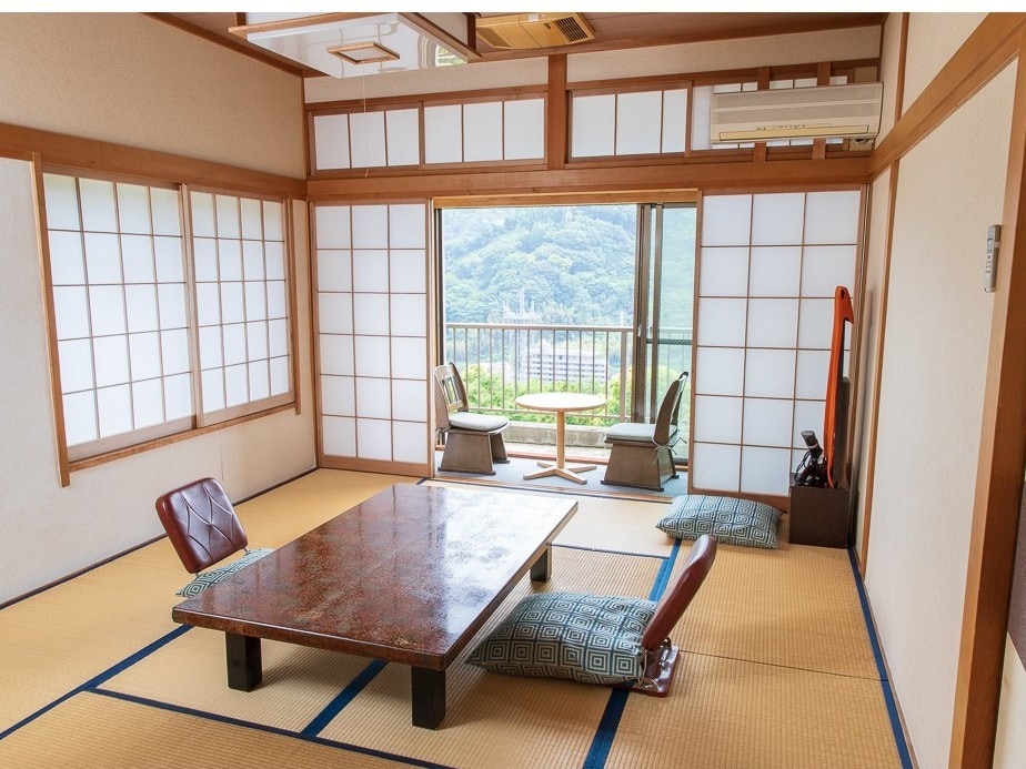 ♪ 客房配有浴室、卫生间和阳台