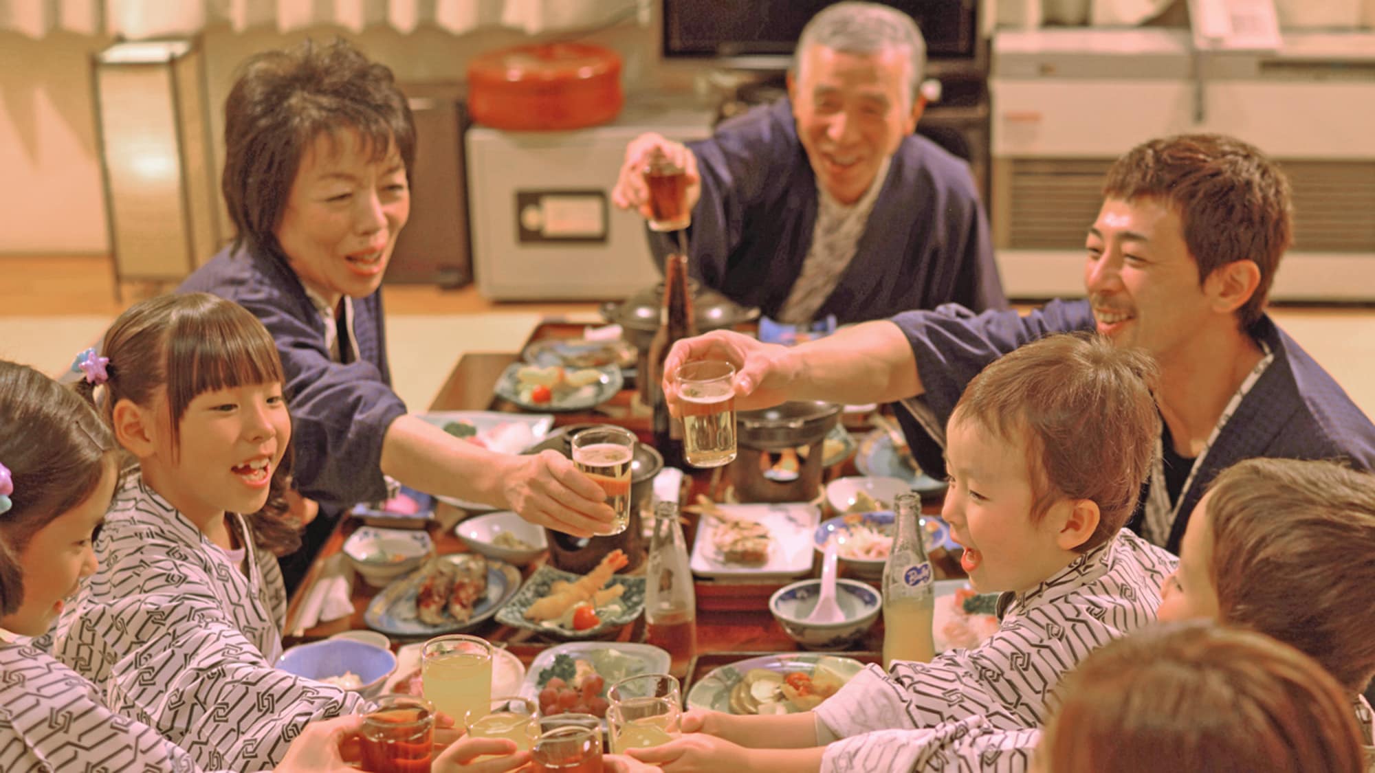 We can also provide rooms where the whole family can dine together. Please feel free to contact us.