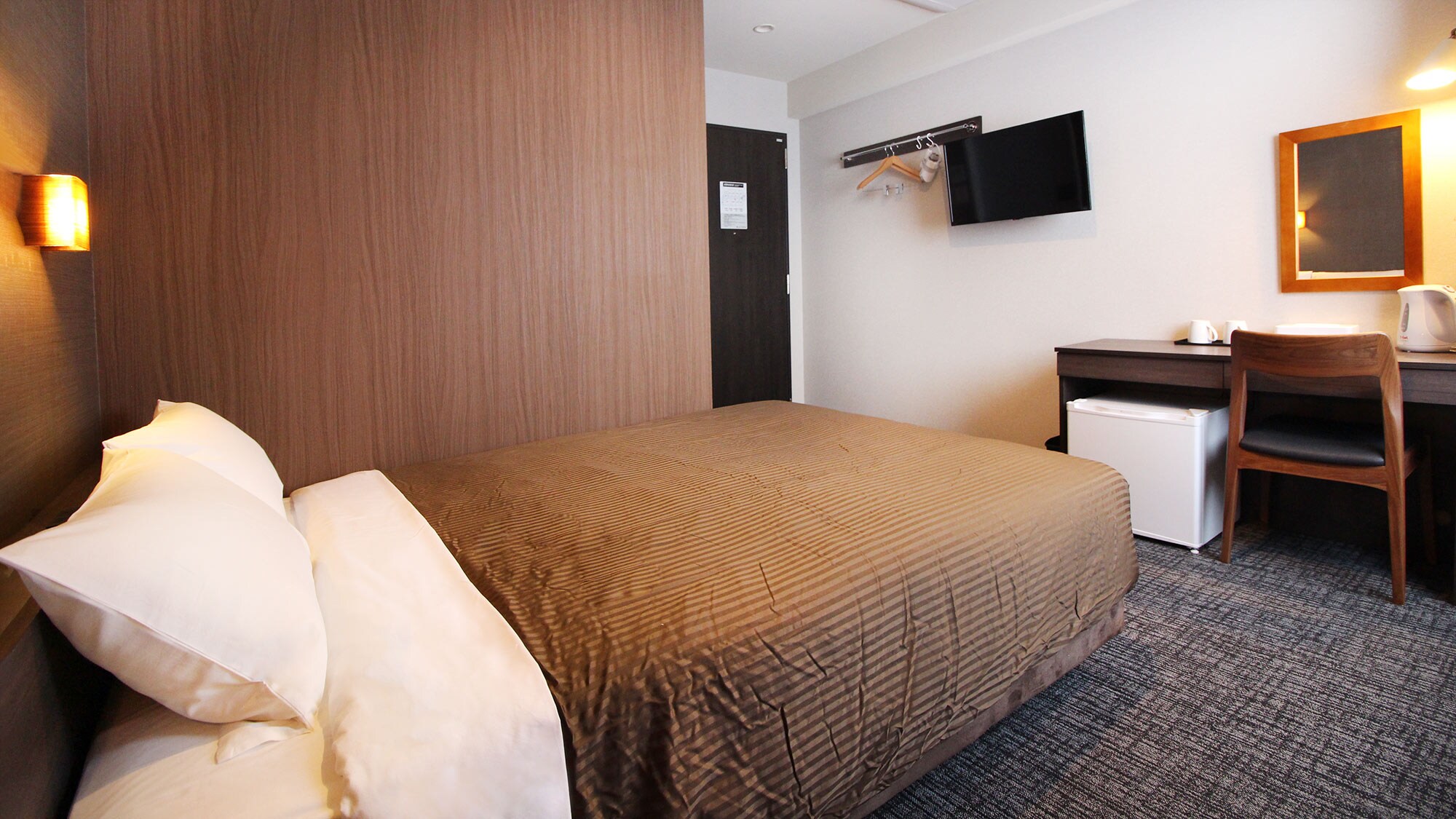 *Double room [140cm wide bed]