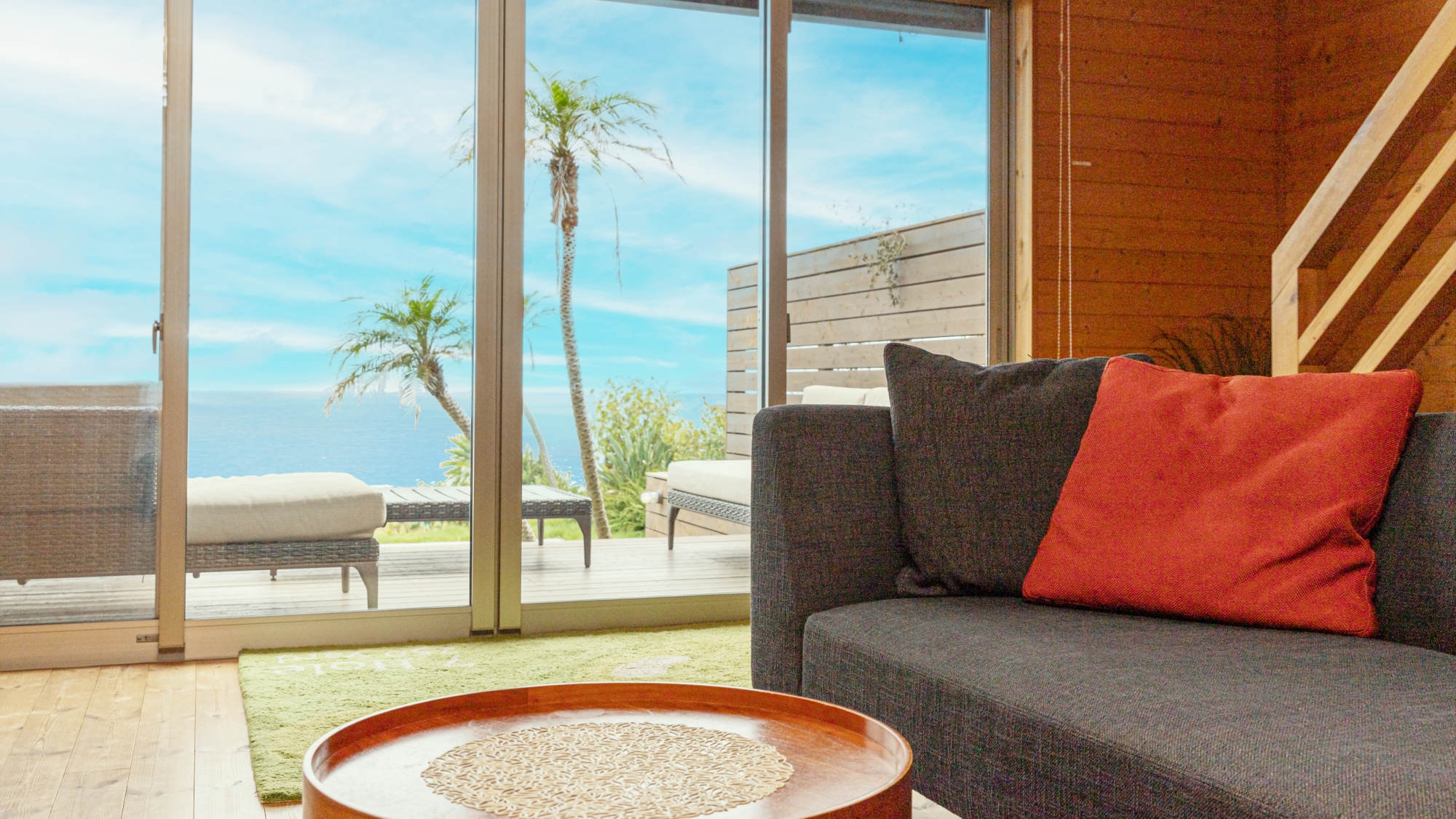 View: You can see the ocean from your room!