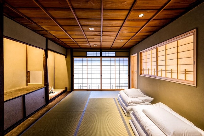 建筑物内。