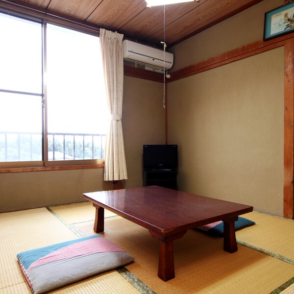 *Kamar bergaya Jepang (6 tikar tatami)