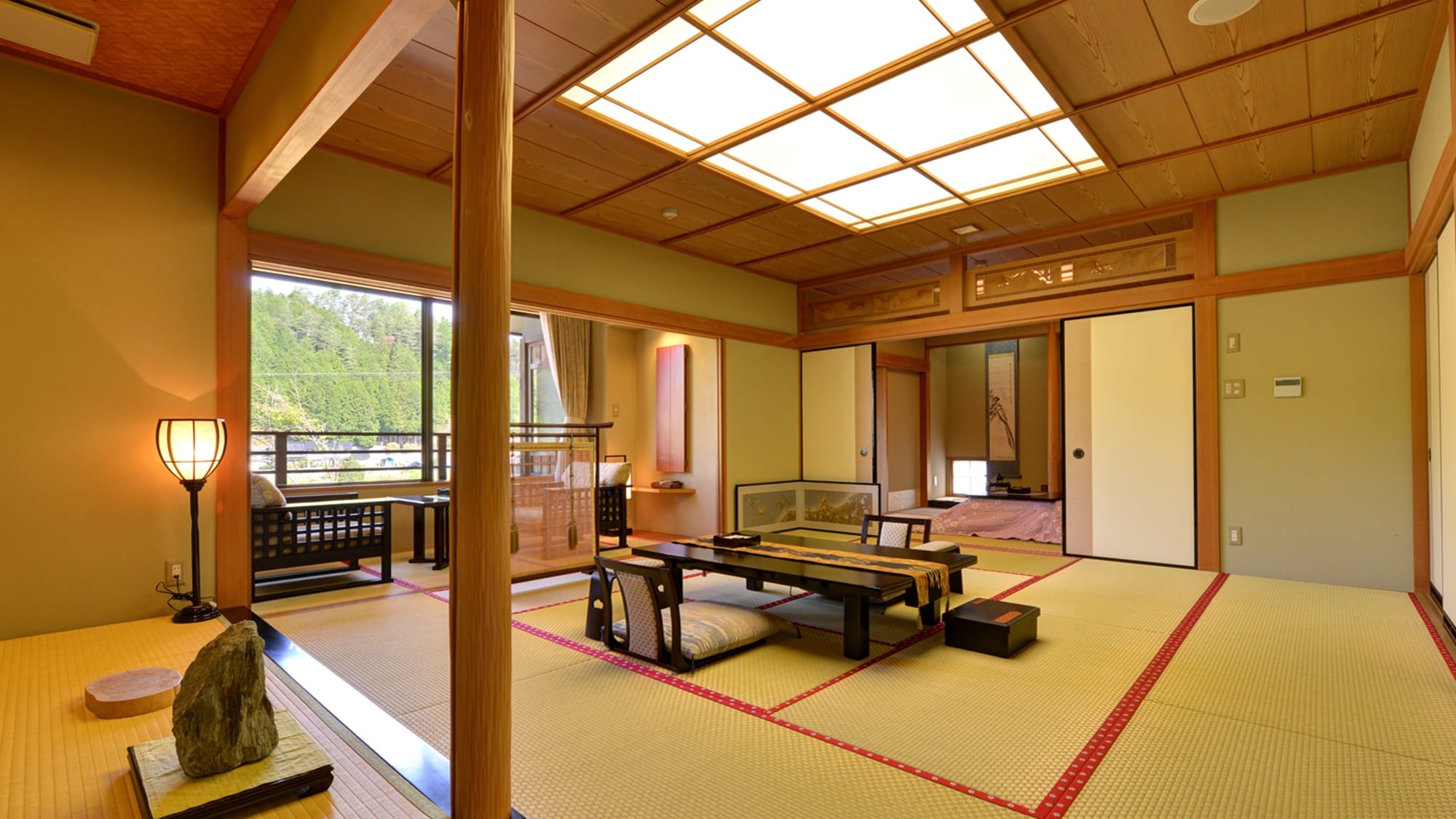 ※【2樓特別房 秀雄】檜木浴池/日式房間12.5張榻榻米/隔壁房間/入口。