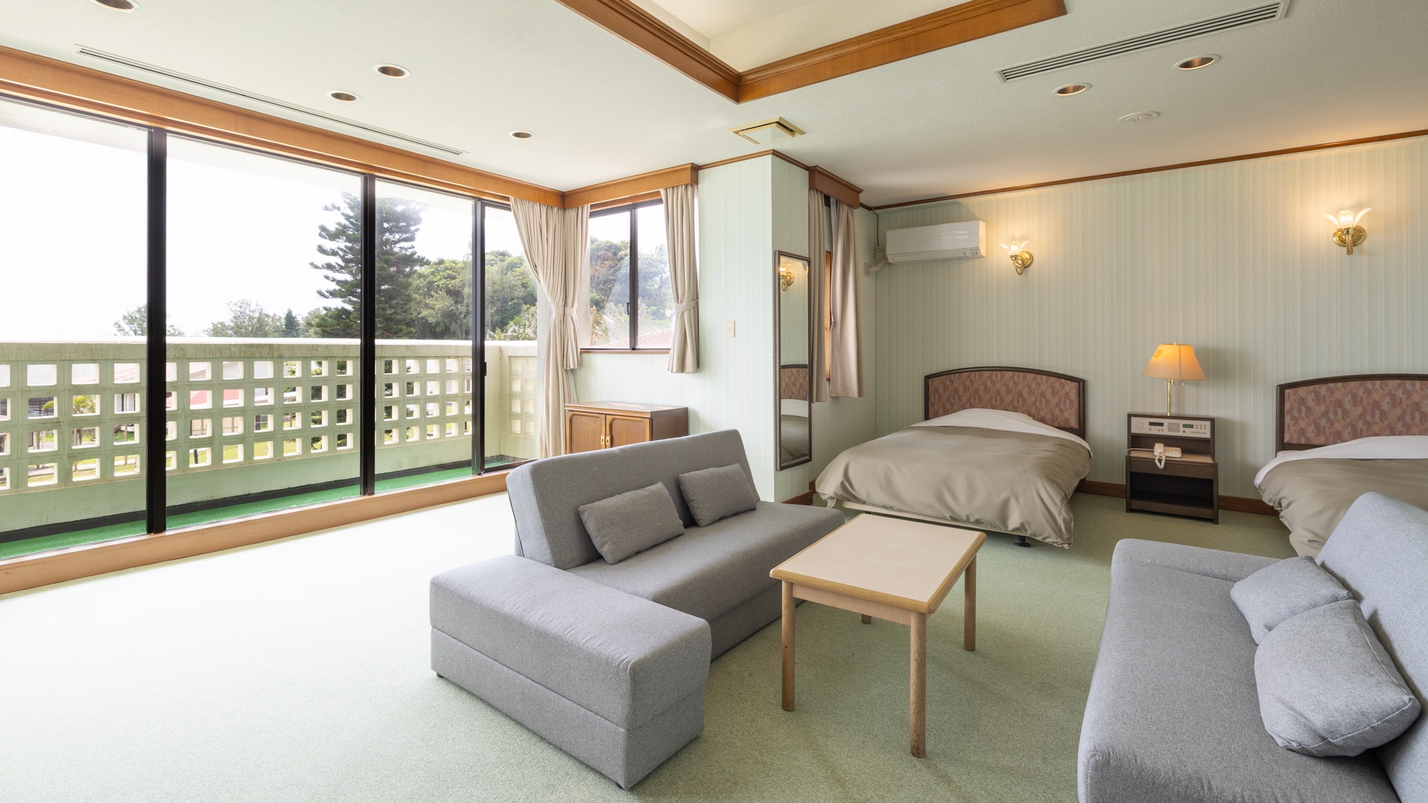 <Jr. Suite> A 55m² room ideal for groups.