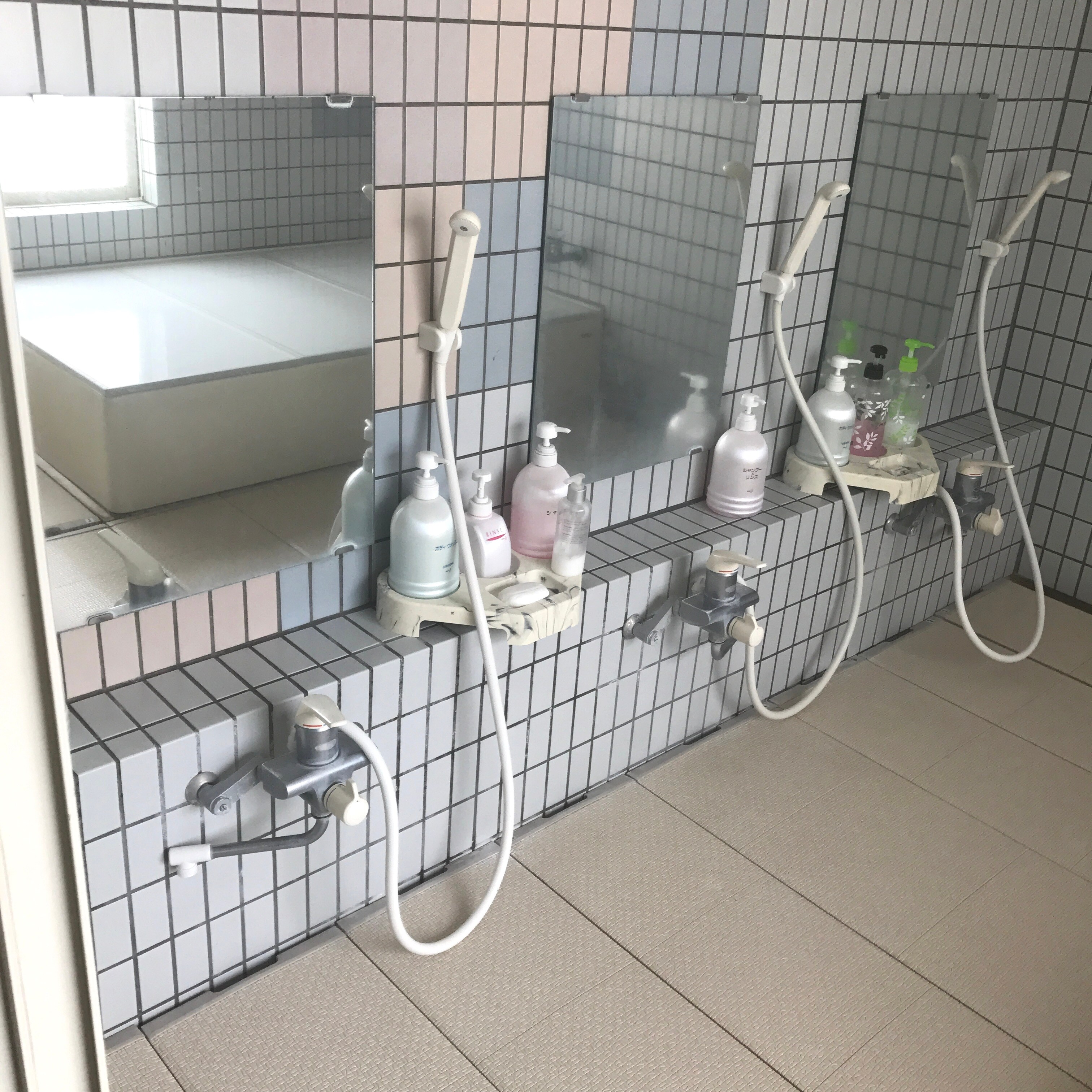 Bathroom shower booth