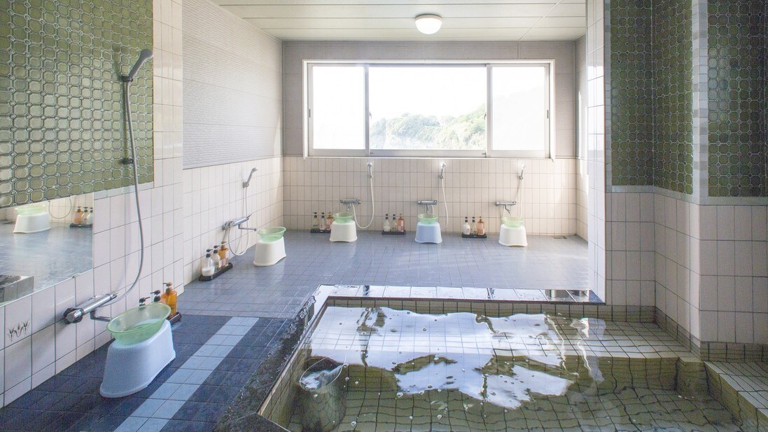 ◆ Women's bath ◆ Although it is not so big, there is a bath overlooking the sea.