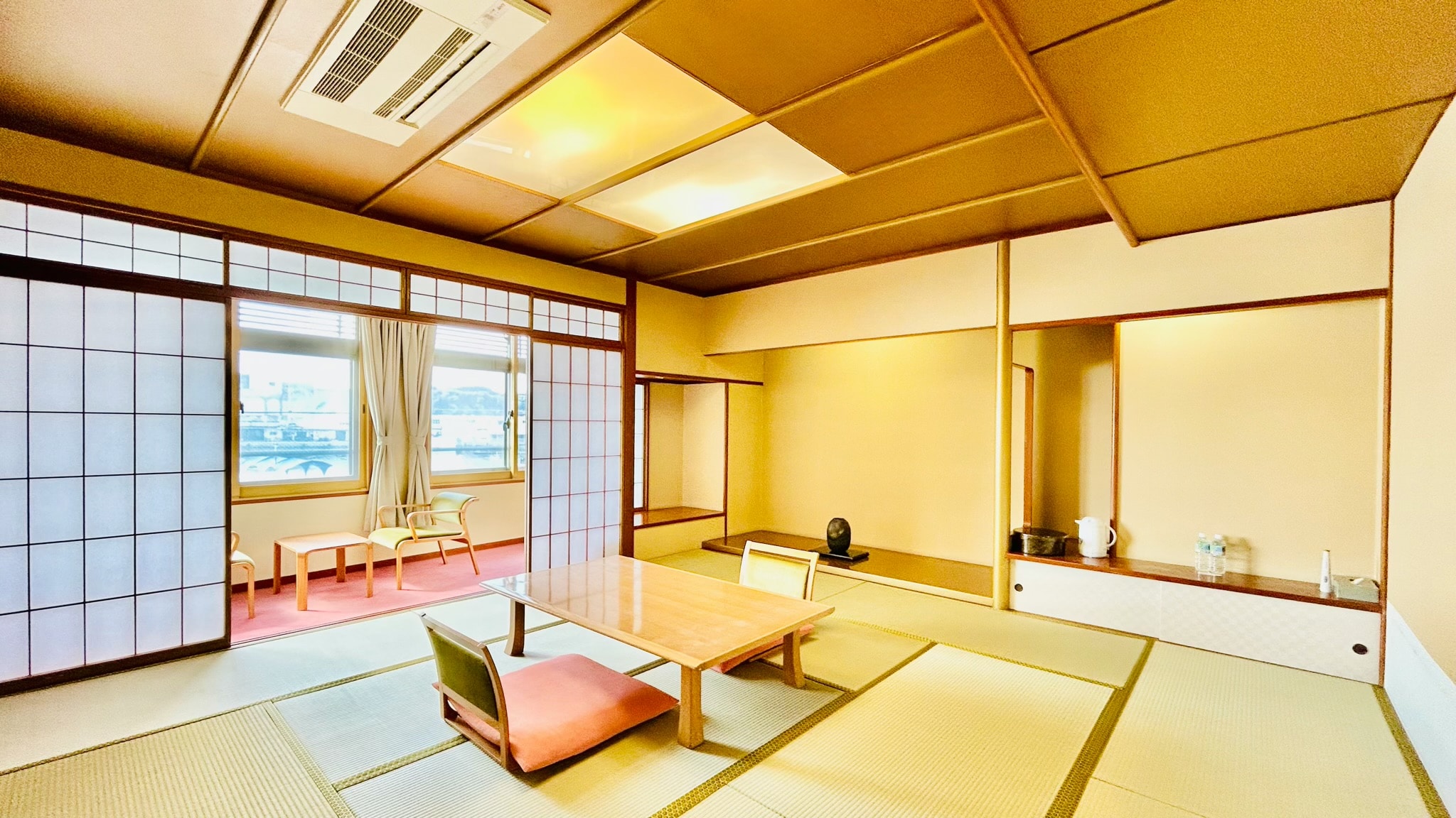 [Smoking] Japanese-style room 12 tatami mats (sea side)