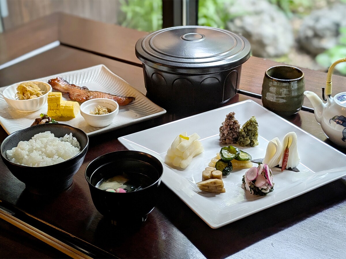 Breakfast or one night stay with two meals plan Breakfast Pickled Vegetable Kaiseki (traditional Japanese-style meal) Example of Kintame Pickled Vegetable Platter