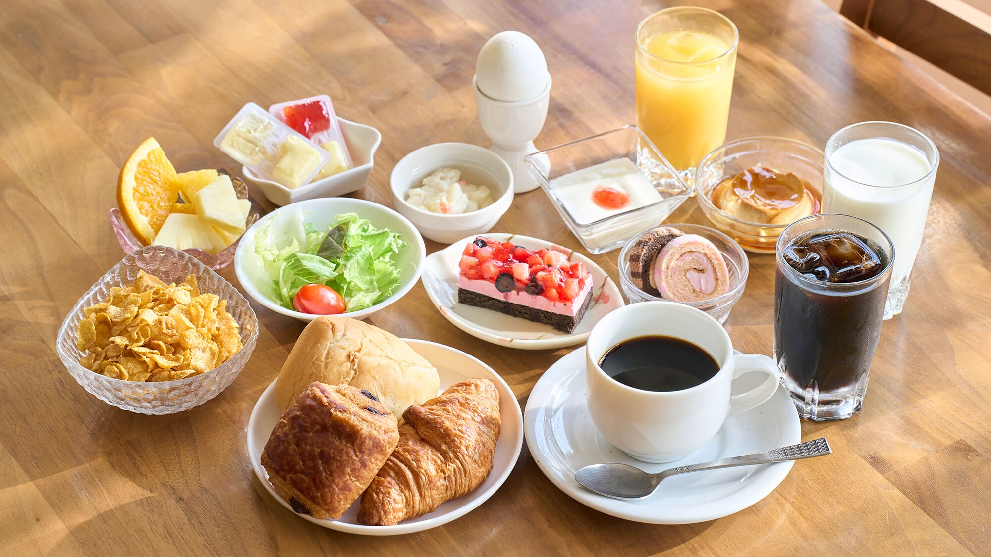 ・[Breakfast] We will serve you a buffet style where you can enjoy both Japanese and Western food.