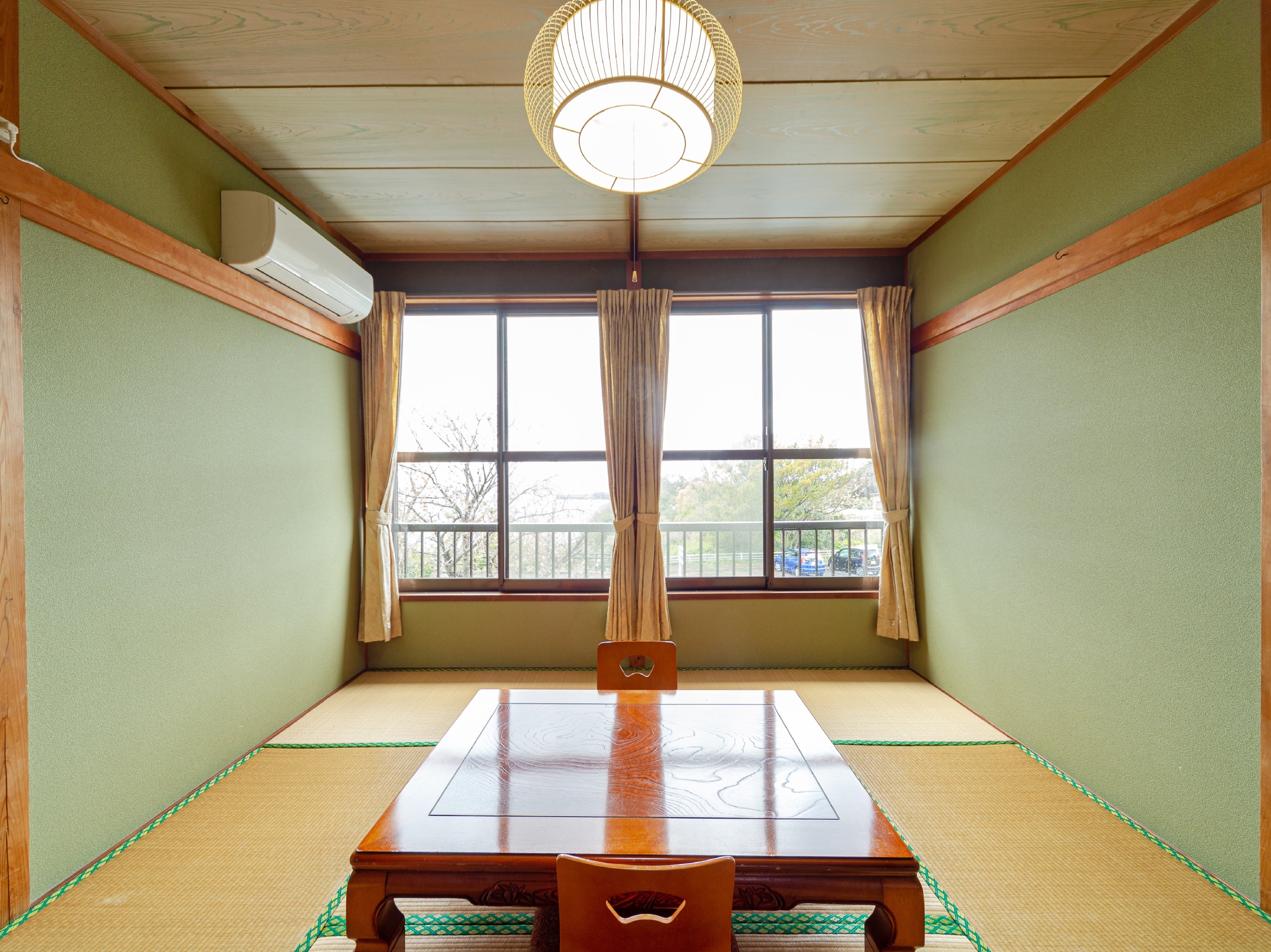 [Smoking] Japanese-style room for 1-3 people (no bath or toilet)
