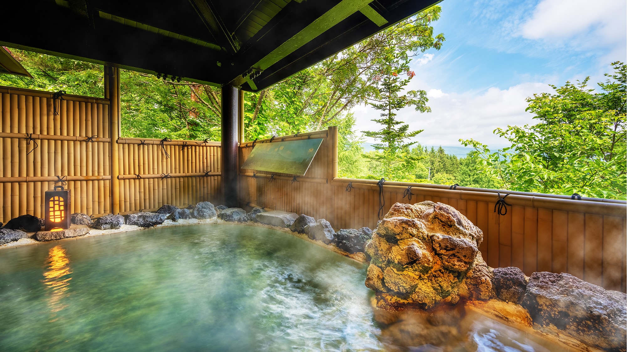 [Magma no Yu] Open-air bath with natural hot spring water: Enjoy the view of the Hachimantai mountains while your skin becomes smooth (simple sulfur hot spring)