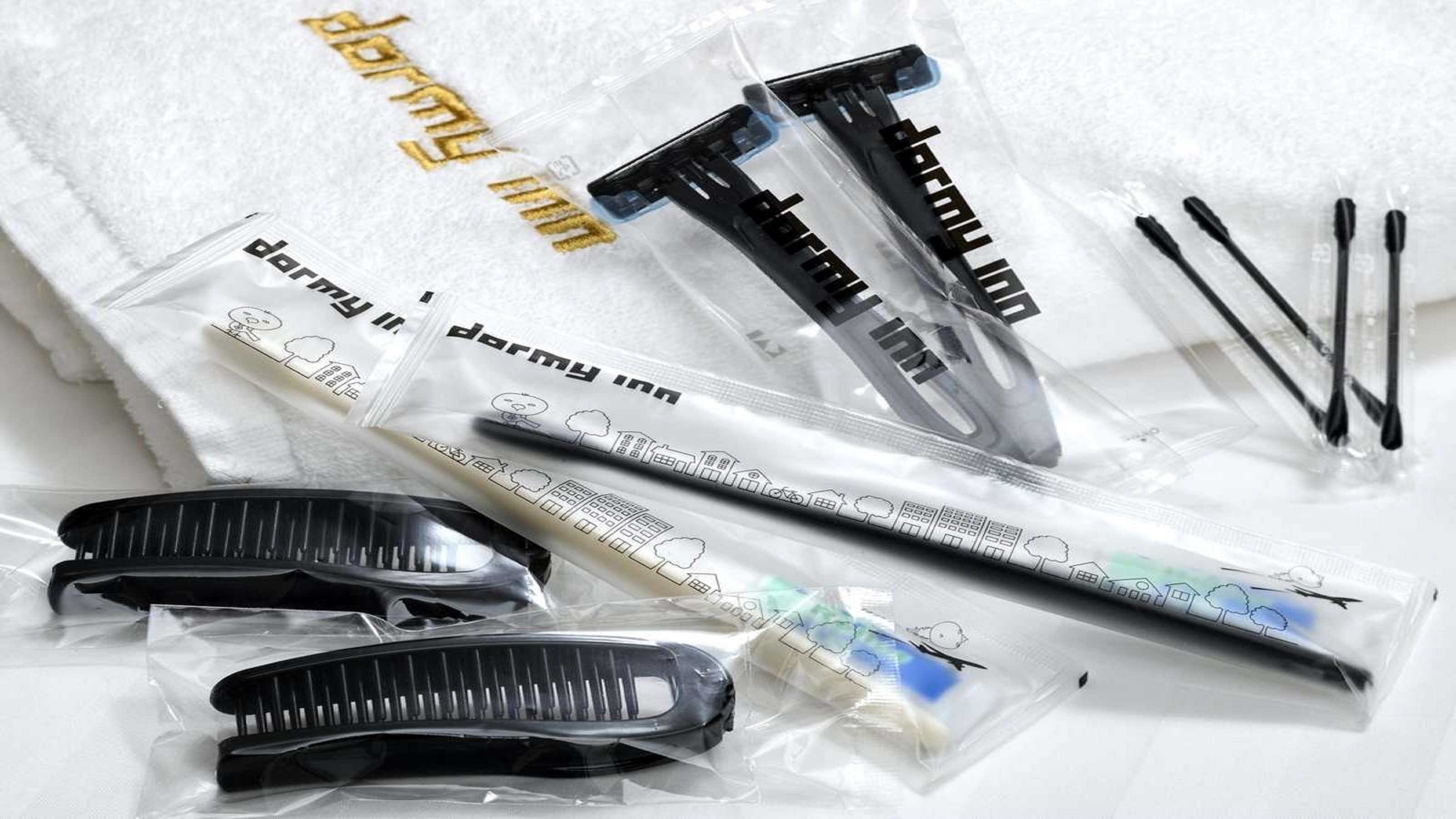 ■Amenity set (toothbrush, razor, comb, cotton swabs)
