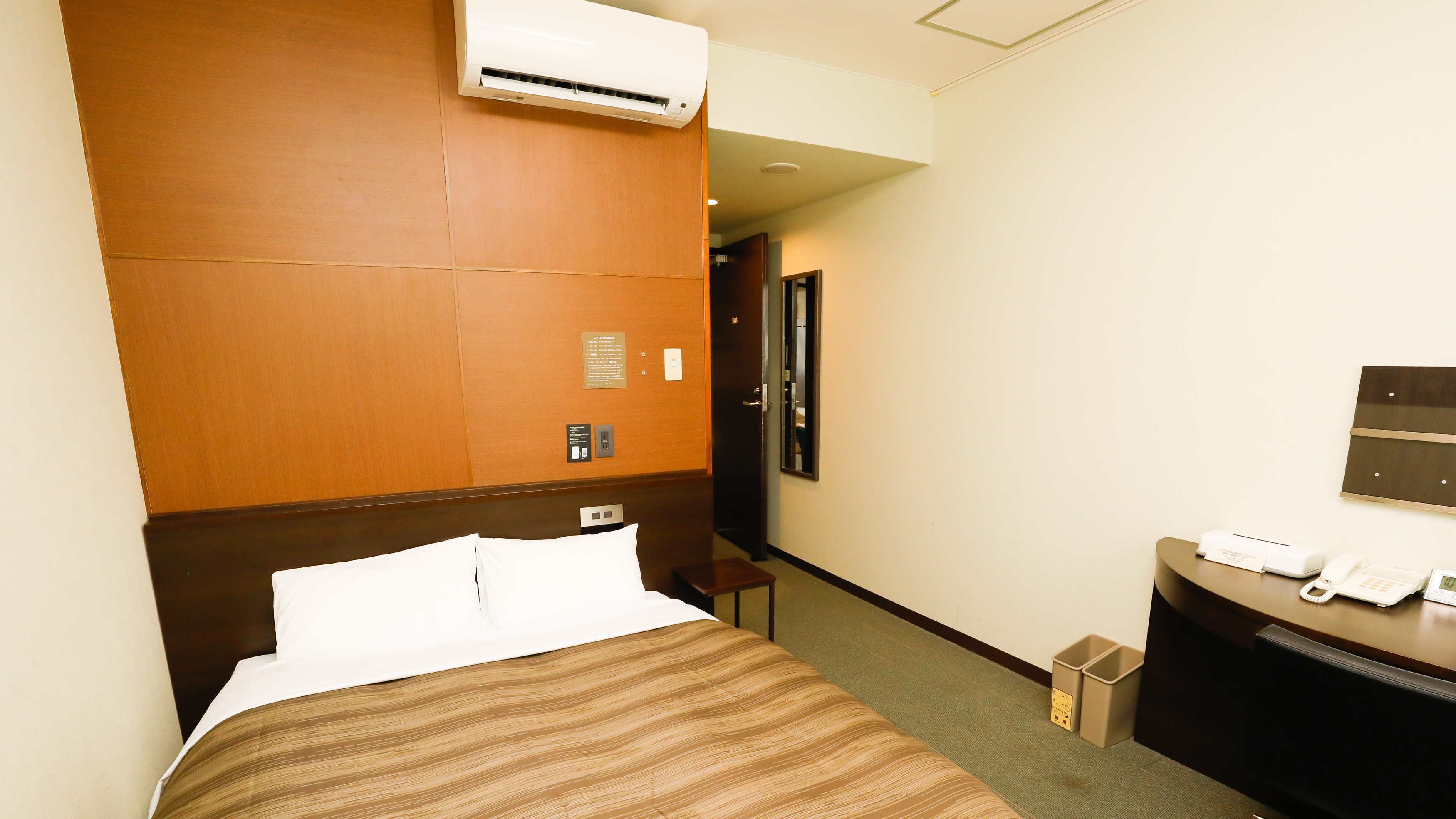 Hãy tận hưởng kỳ nghỉ thoải mái trong phòng đôi rộng rãi 16m² của chúng tôi tại tòa nhà chính. (Ví dụ về phòng khách)