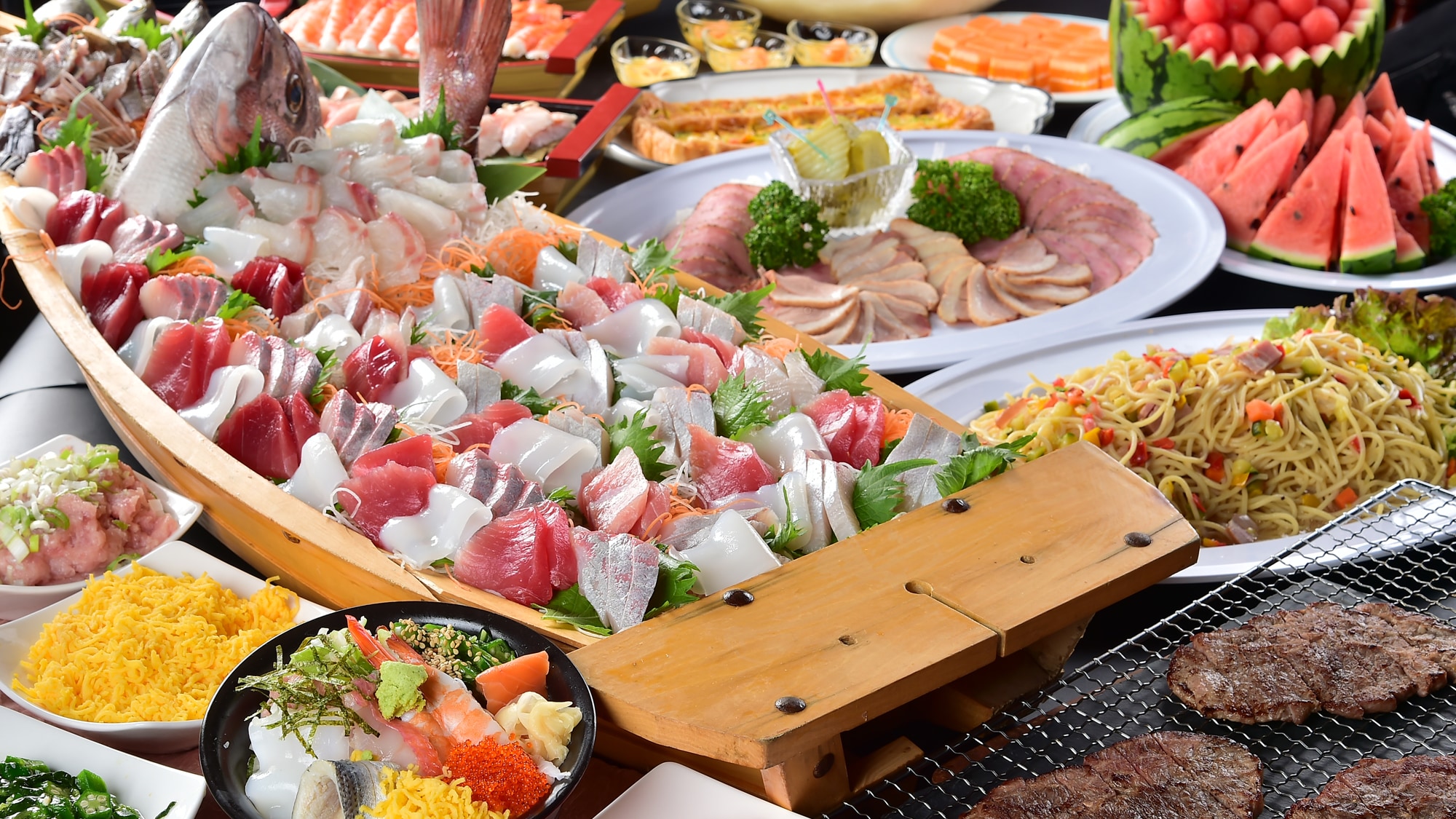 Dinner is a very popular buffet with about 50 kinds of dishes, including beef steak and seafood. *Food images are for illustrative purposes only.
