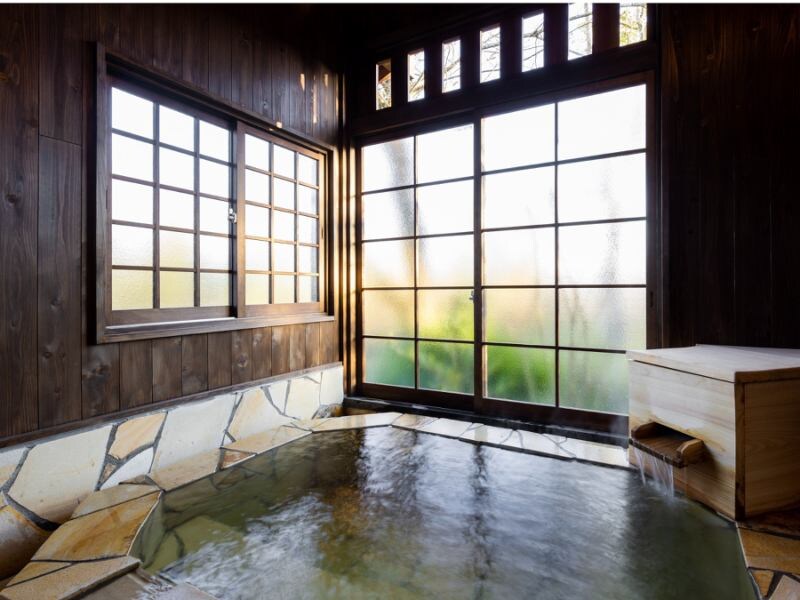 A trip to forget time, immerse yourself in an extraordinary experience, and relax your body and mind (Hanare AOI) - Indoor bath