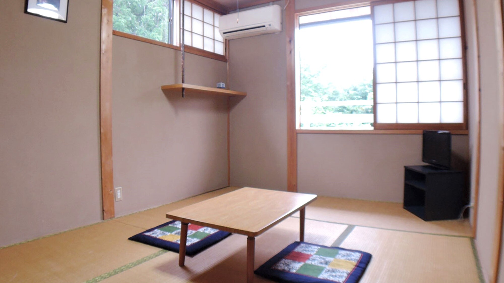 ※[客房] 请您放松心情，聆听汤船川的潺潺流水和鸟儿的鸣叫。