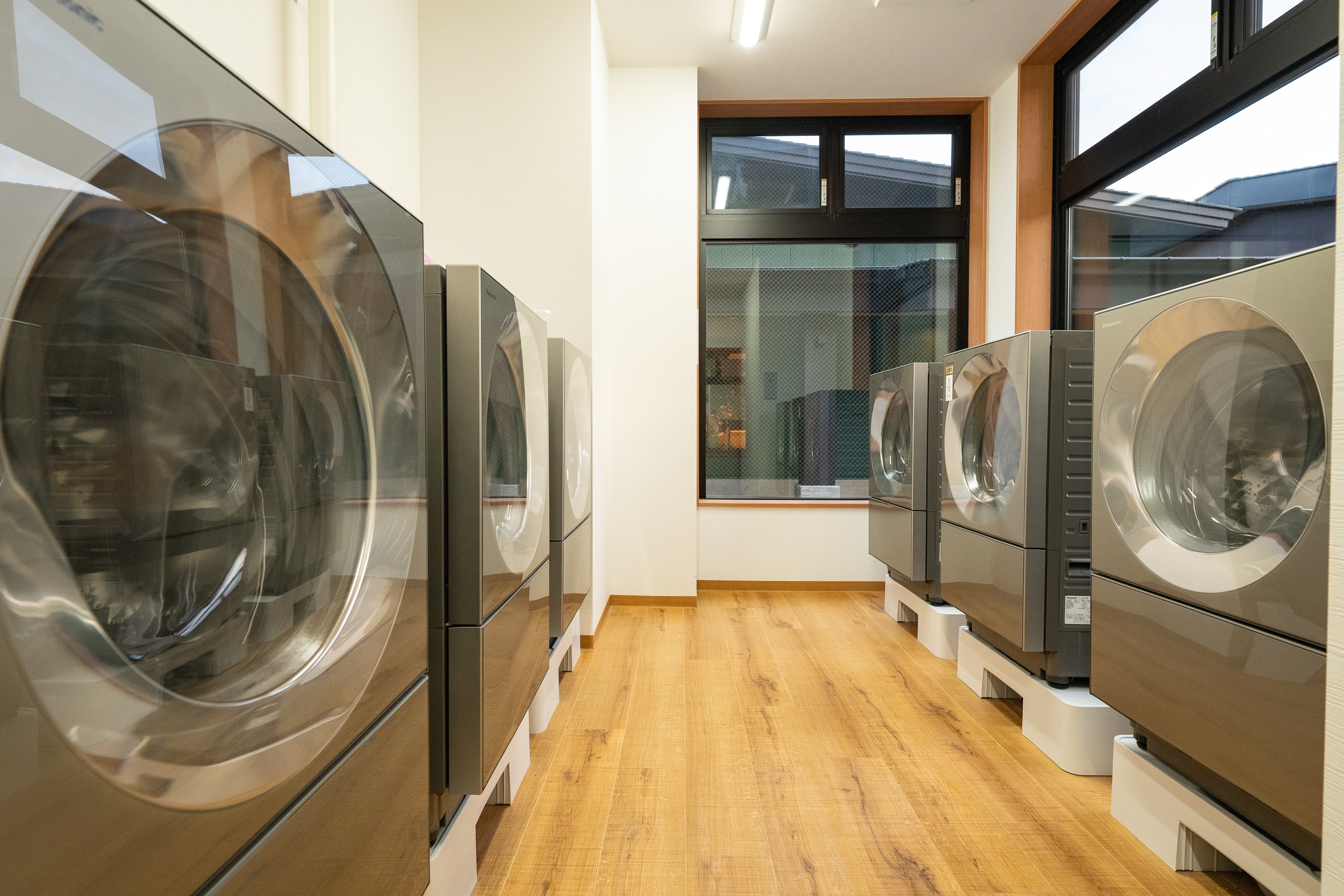 [1st floor laundry corner]
