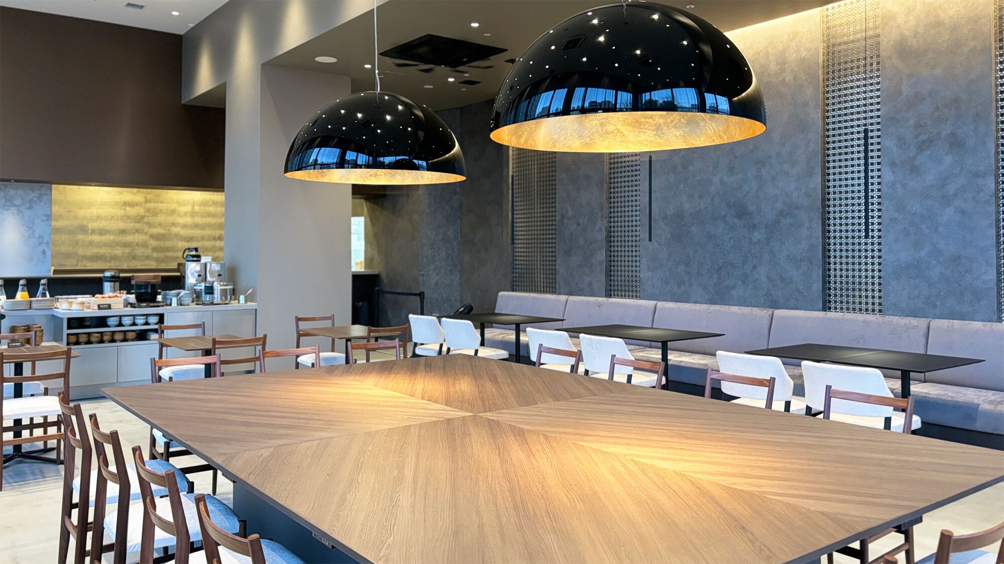 【餐廳】 大廳共有46個餐位。