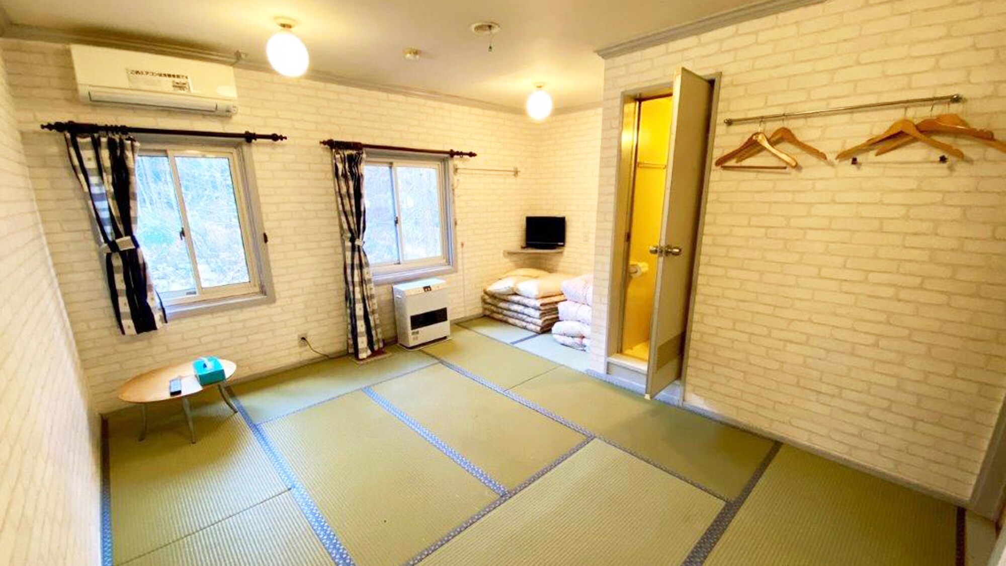 *Room: Main building 303/Japanese-style room
