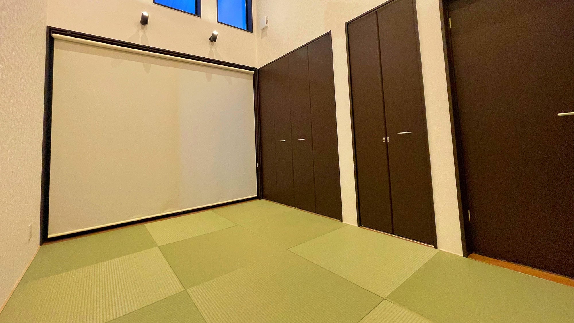 ・[Japanese-style room] Four futon sets are provided, so elderly people and children can use the room with peace of mind.