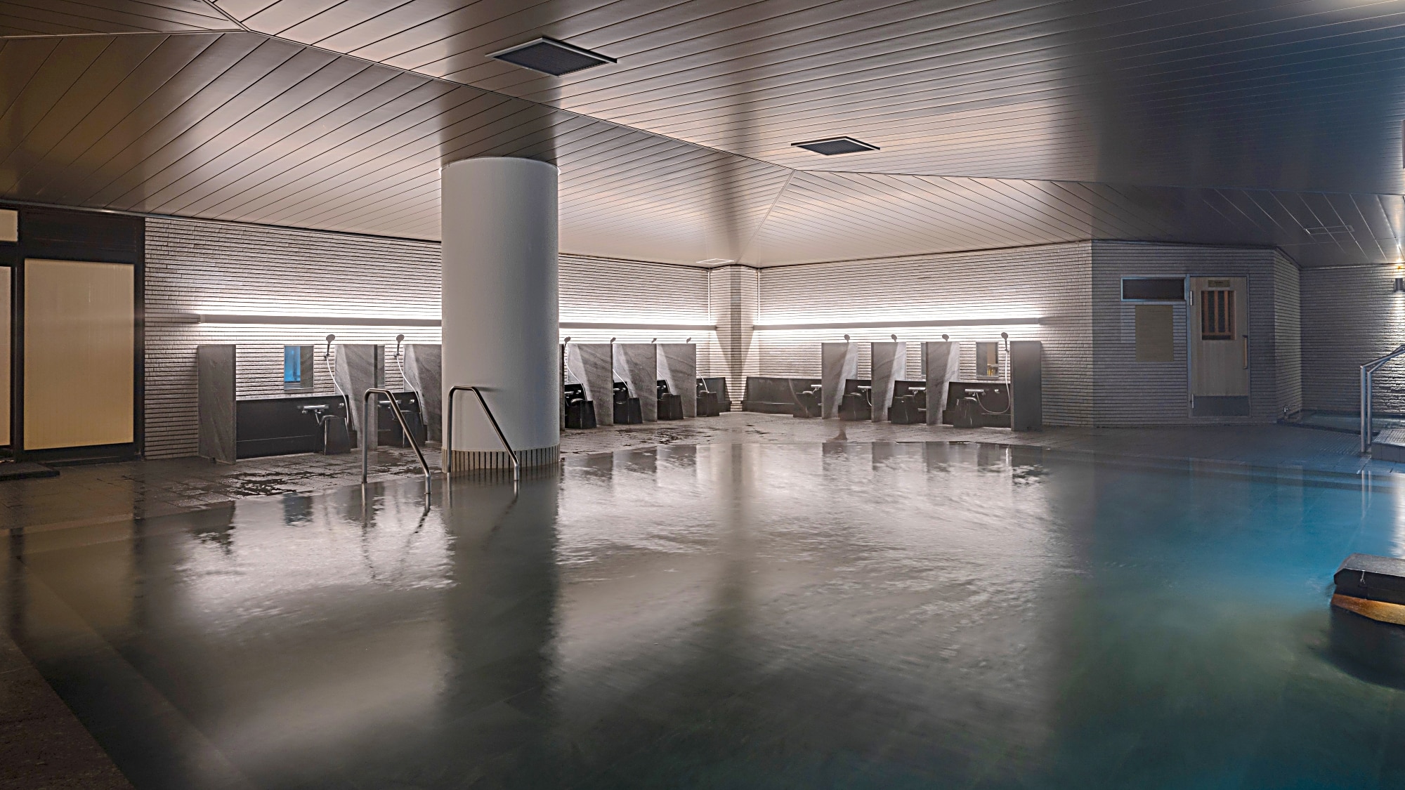 Large hot spring bath