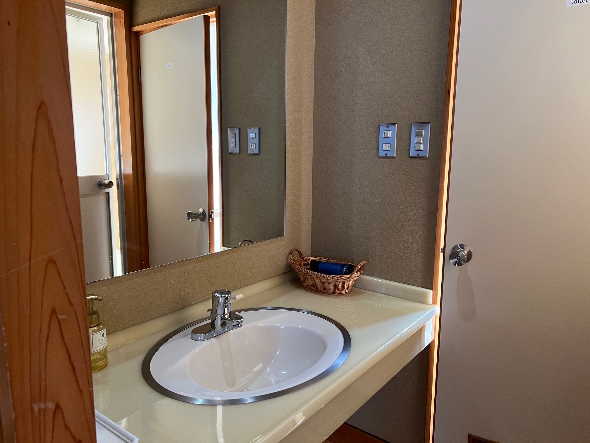 Japanese-style room 10 tatami mats + 6 tatami mats (bath, washstand, toilet with washing function)