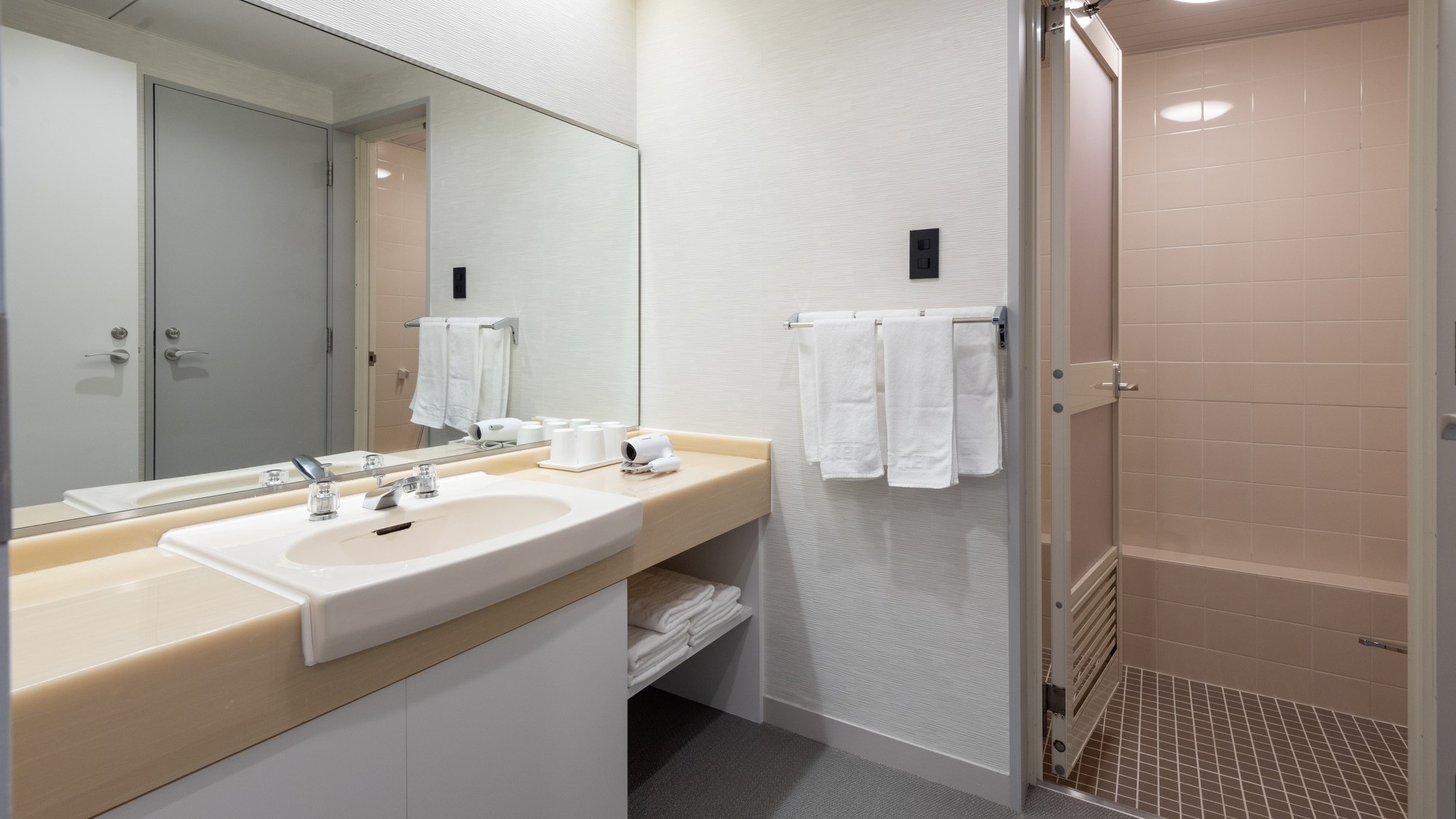 Dog Comfort Cottage (Bathroom)