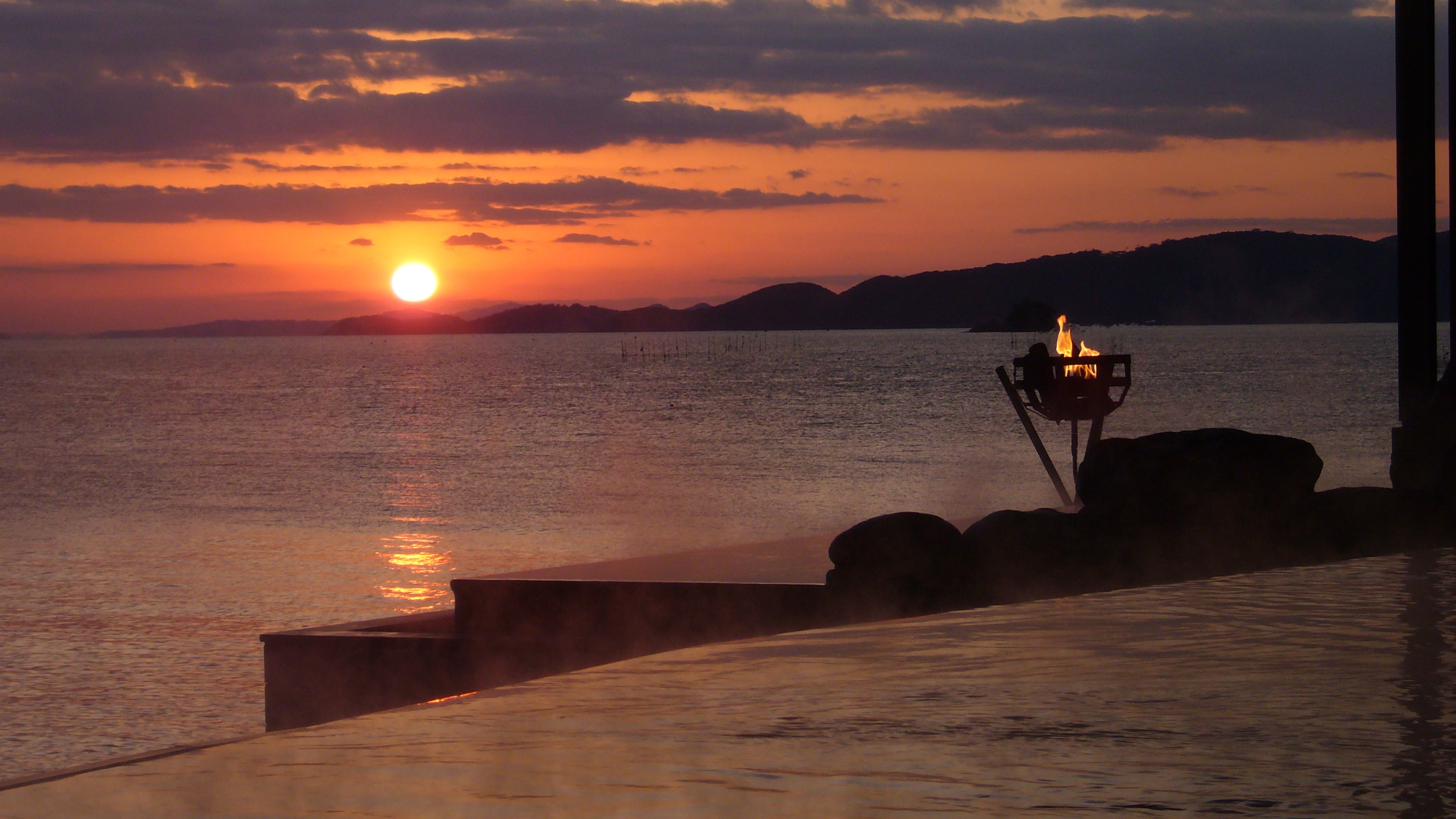 [Tenkai no Yu] An open-air bath overlooking the sunset over the sea