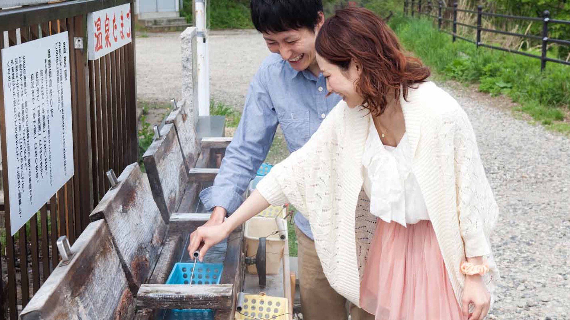 당관 뒷편의 원천 야구라에서 온천 계란 만들기
