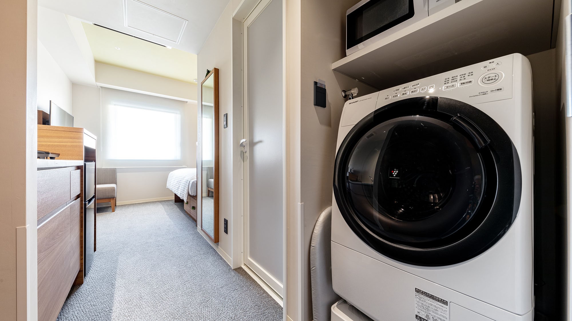 Living space: Ceiling 2,500mm, Under-bed suitcase storage, Washing machine, Microwave, Mini kitchen, Water facilities: 3