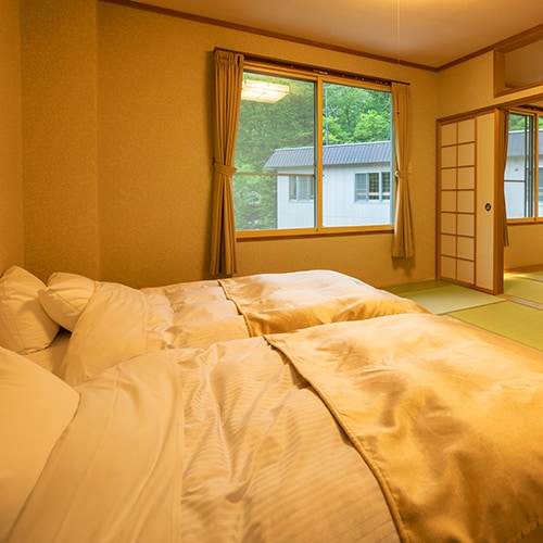 ■18 tatami Japanese-style room■Simmons mattresses used. Relax and unwind after your trip on the soft and fluffy beds.