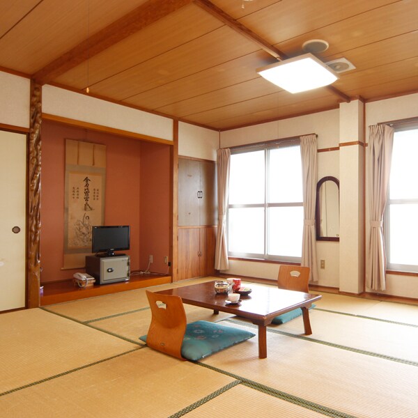 Japanese-style room 12.5 tatami mats
