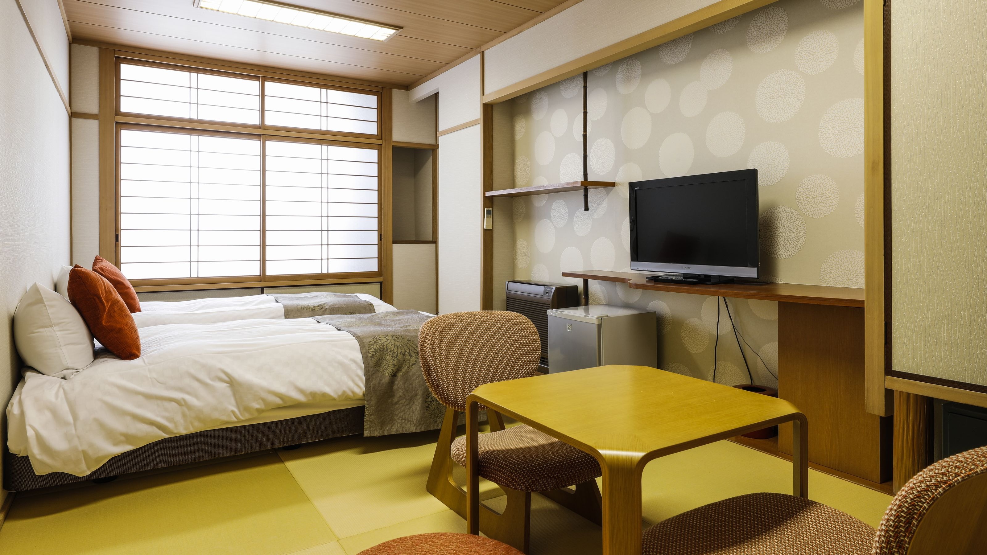 * Japanese modern example: Twin Simmons beds are available.
