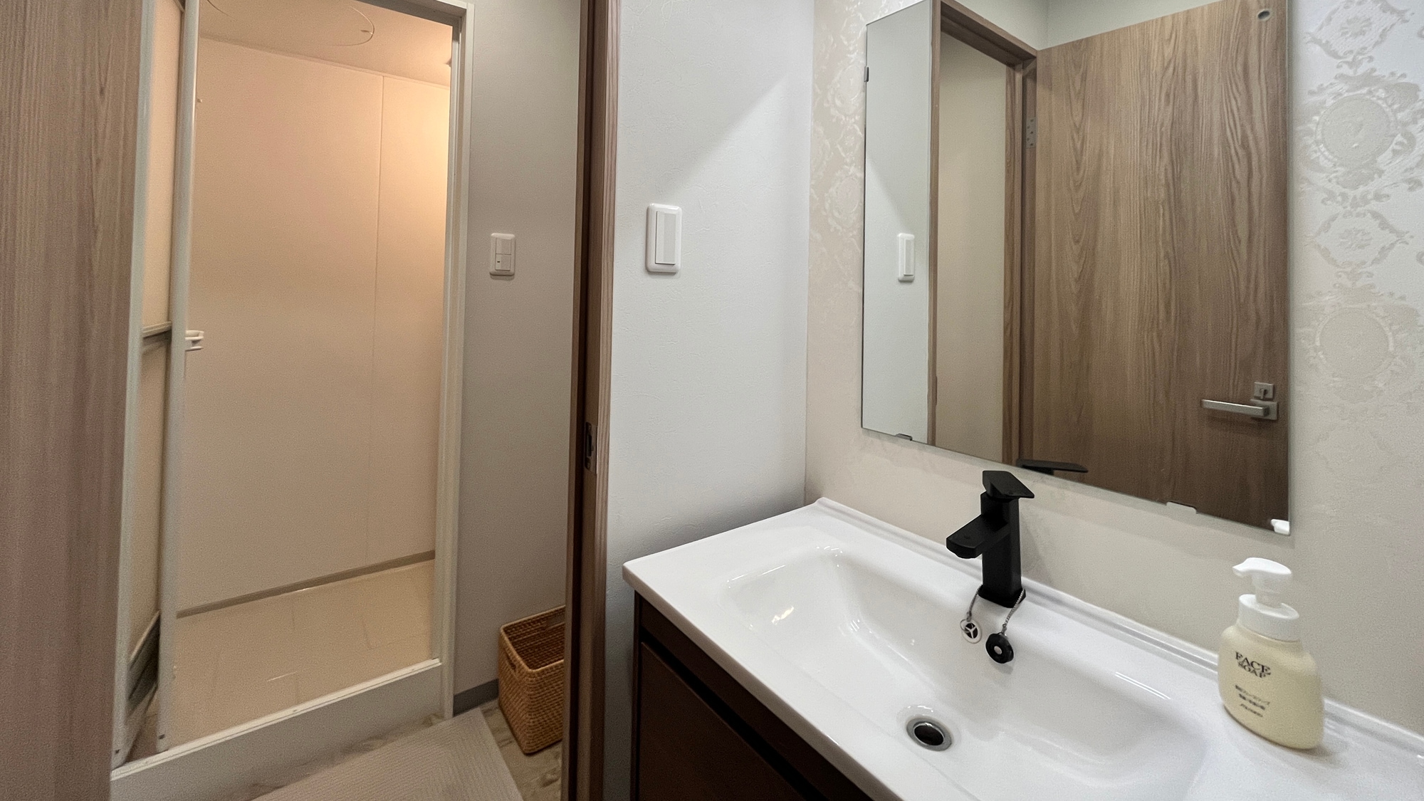 [Ruang Bersama Annex] Nikmati kenyamanan di kamar mandi kami yang bersih dan terawat dengan baik.