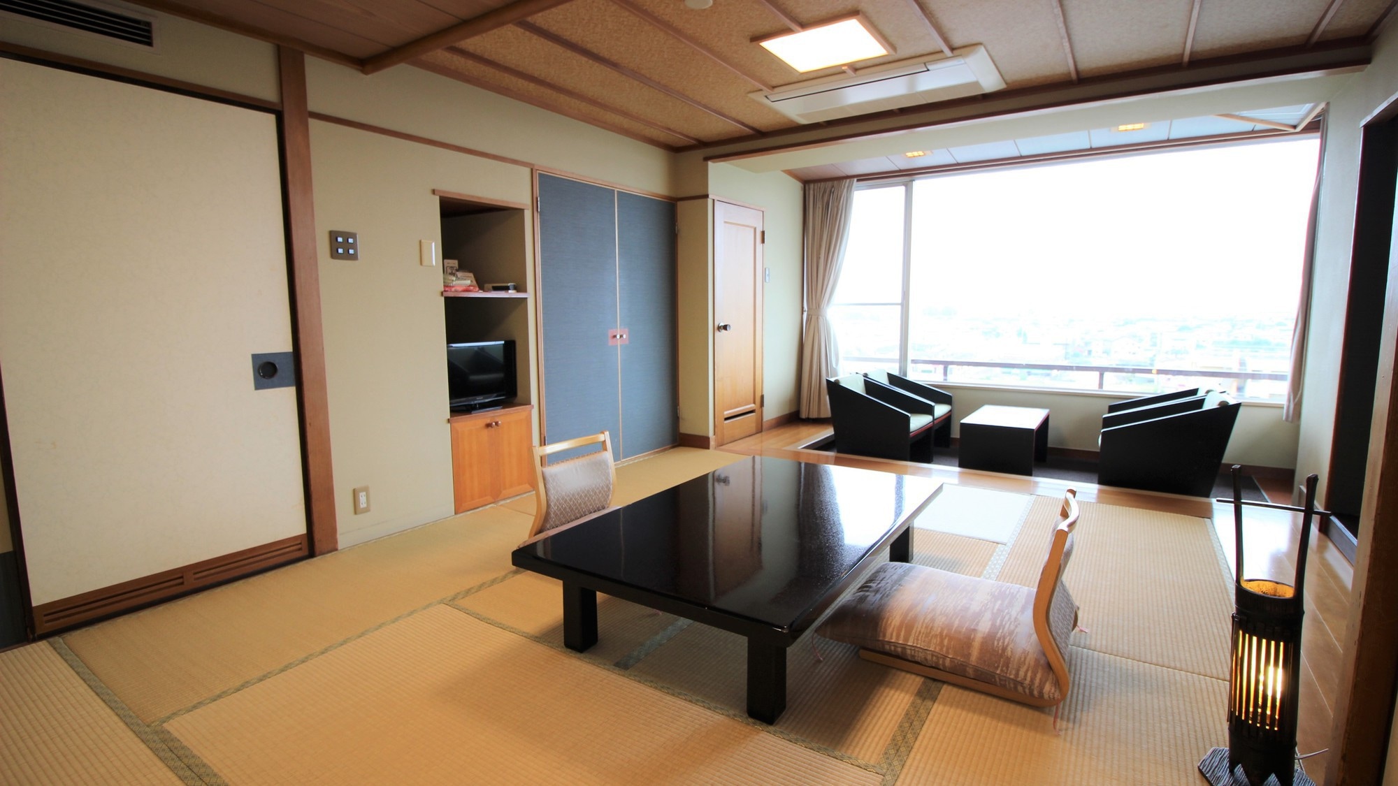 【本館】日式房間，10張榻榻米，寬敞的陽台【禁煙】（例）