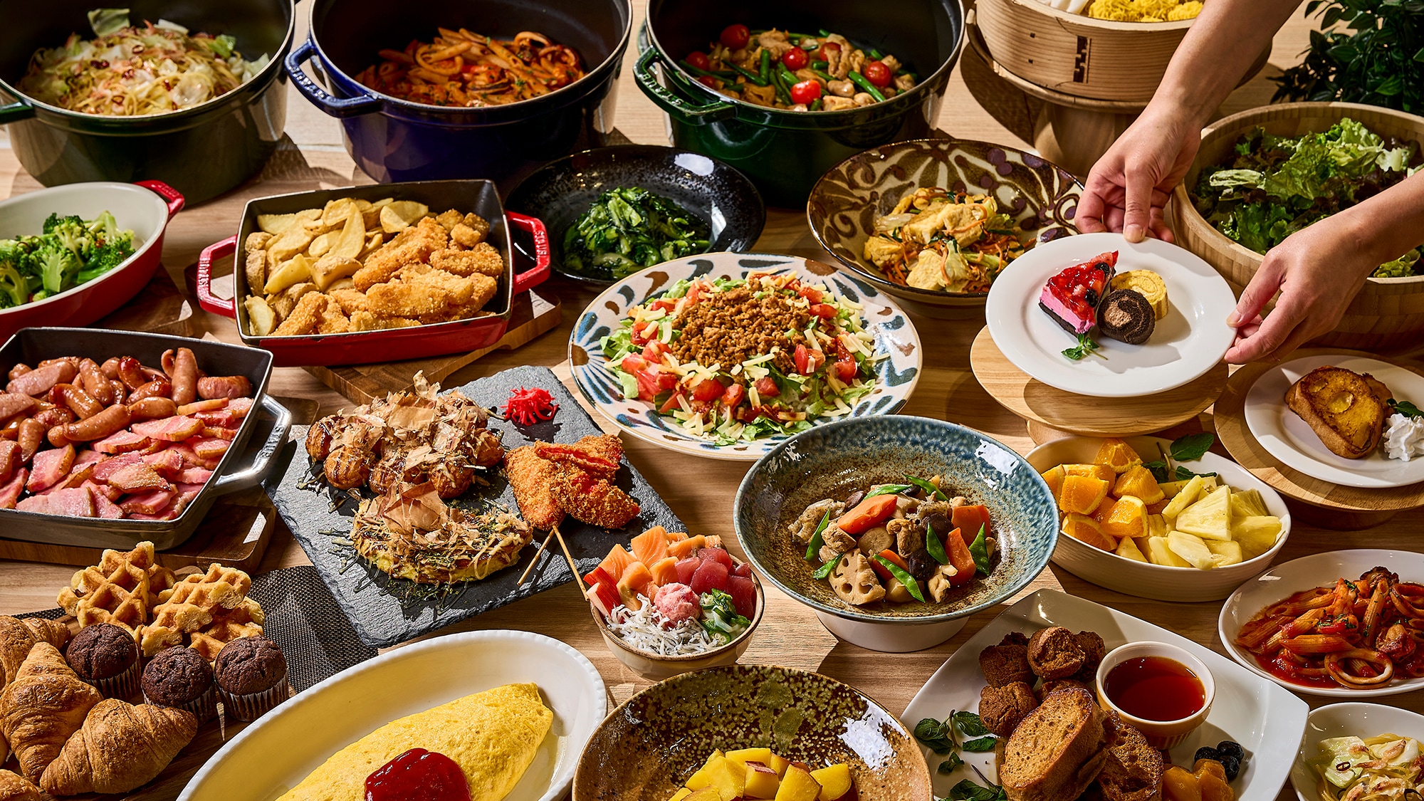 【朝食ビュッフェ】 テーマは「旅する朝食」。毎日変わるバラエティーに富んだ朝食をお楽しみください。