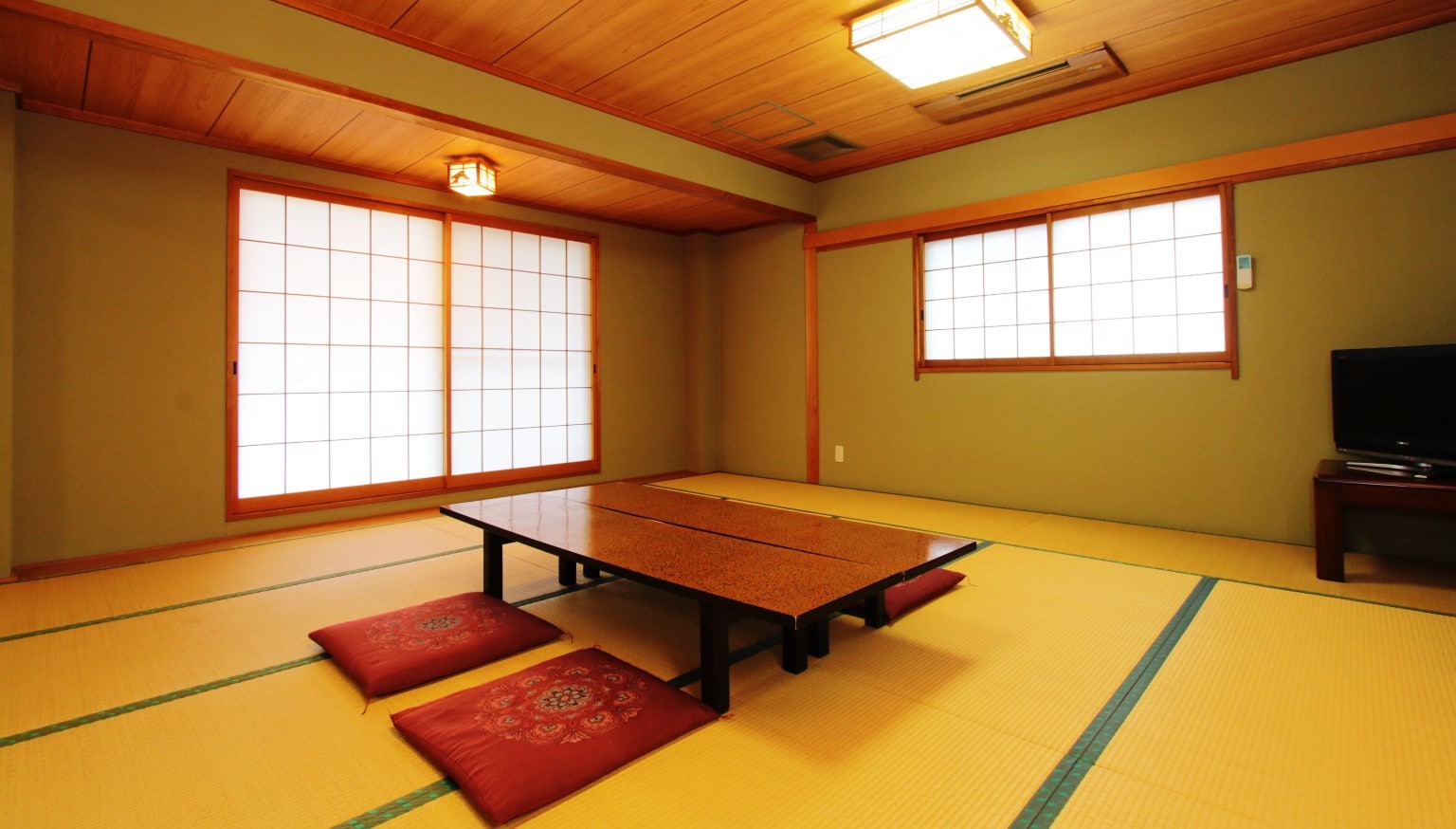 <Room details> *Depending on the number of people, the hotel will assign a room of your choice.