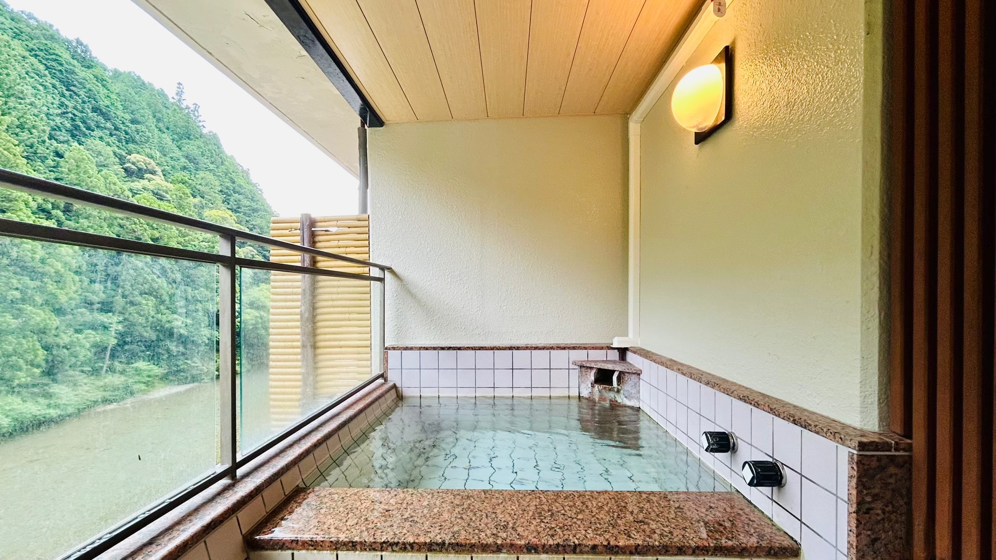 [Non-smoking] Two-room Japanese-style room with open-air bath with natural hot spring water (river side)